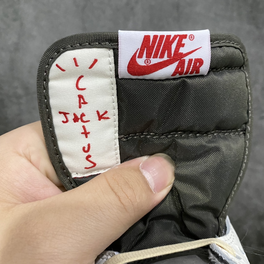 图片[8]-【Y3河源版】Air Jordan 1 x Travis ScottnAJ1 x TS联名白棕倒钩3.0  DM7866-162nn新出版本 改进版 细节自行揣摩nn纯原第一梯队版本 细节均没毛病 品质自观实拍👇🏻n所有皮料均来自原厂 所有细节均多次校对n针车效果同步原鞋 刺绣拉到原厂定做n原楦原纸板开发 后跟弧度收口自然不对折极致一眼正品既视感 进口玻璃冲刀皮料裁剪零毛边承诺百分百一致原鞋 鞋面清洁度最高 QC检验标准 控制溢胶 鞋盒、防尘纸 配件鞋带 均采购来自原厂n 尺码：36-47.5-莆田鞋批发中心