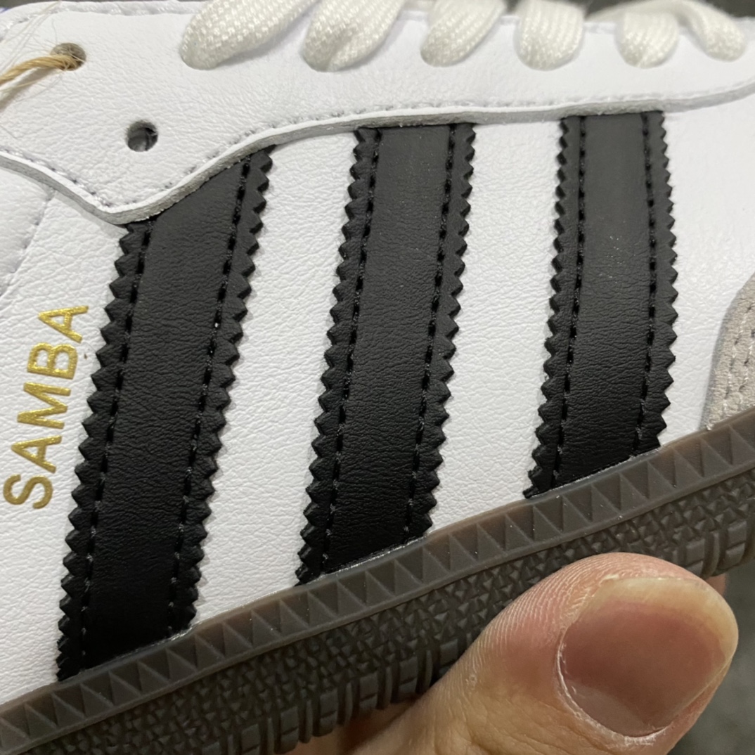 图片[2]-【过验版】Adidas  Samba OGn桑巴德迅板鞋黑白灰  B75806nn市场最好版本没有之一‼️n全头层甩纹原厂皮料 立体SAMBA烫金logo 区别市场一切版本n针车走线 冲孔均为最高标准打造 后跟港宝材料定型 反口弧度完美n原装海玻璃鞋垫 背面刷胶同步原版，中底区别市场版本‼️nSIZE：36 36.5 37.5 38 38.5 39 40 40.5 41 42 42.5 43 44 44.5 45-莆田鞋批发中心