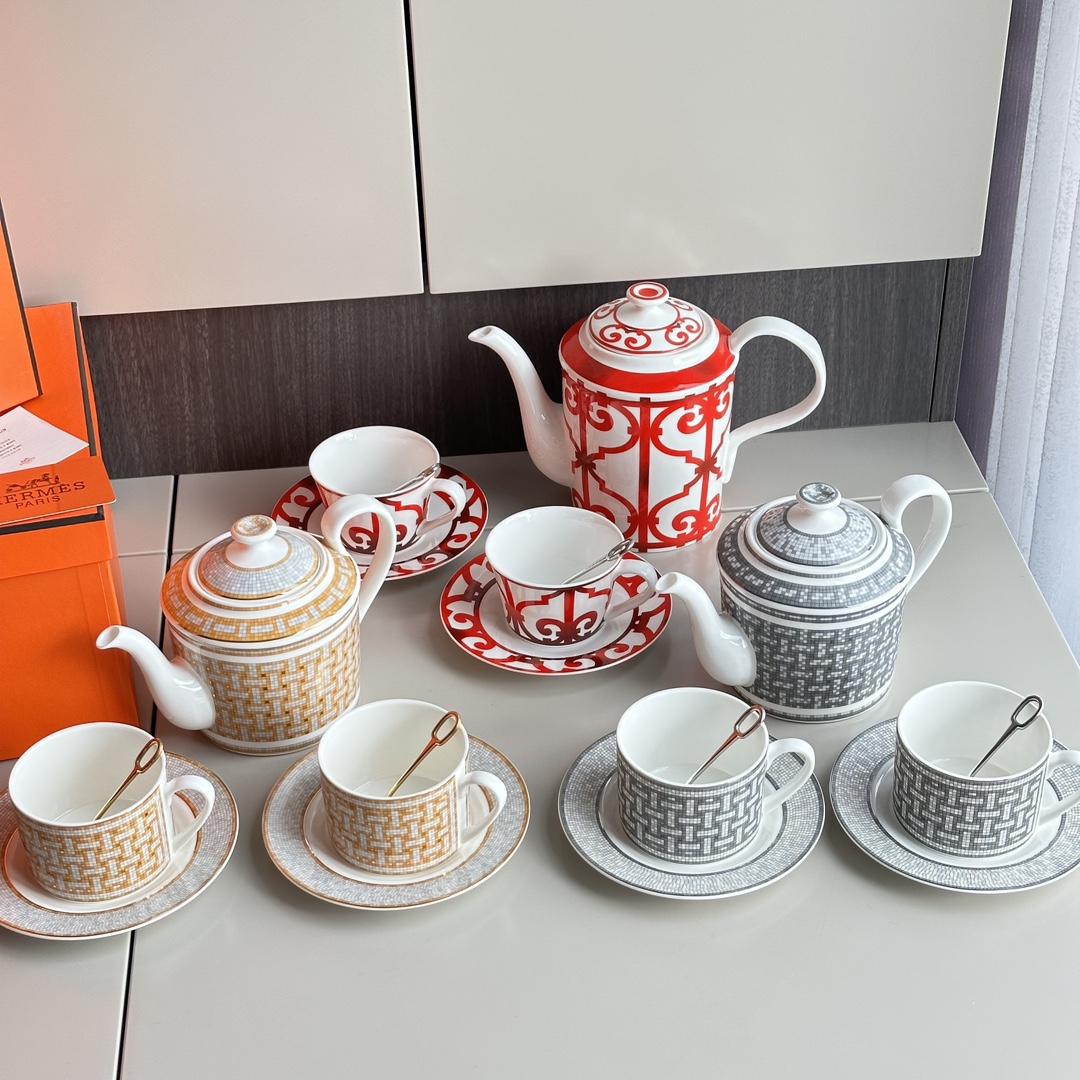 Hermès tea set comprising one teapot, two cups, two saucers, and two - Lifestyle