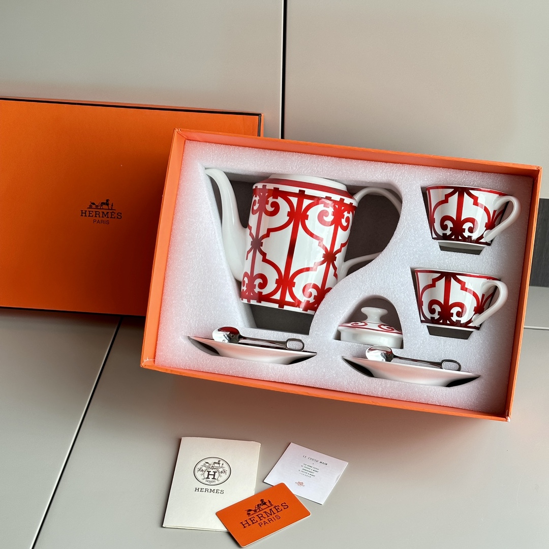 this collection pairs effortlessly with varied tableware, presenting a - Home&Textlile 3