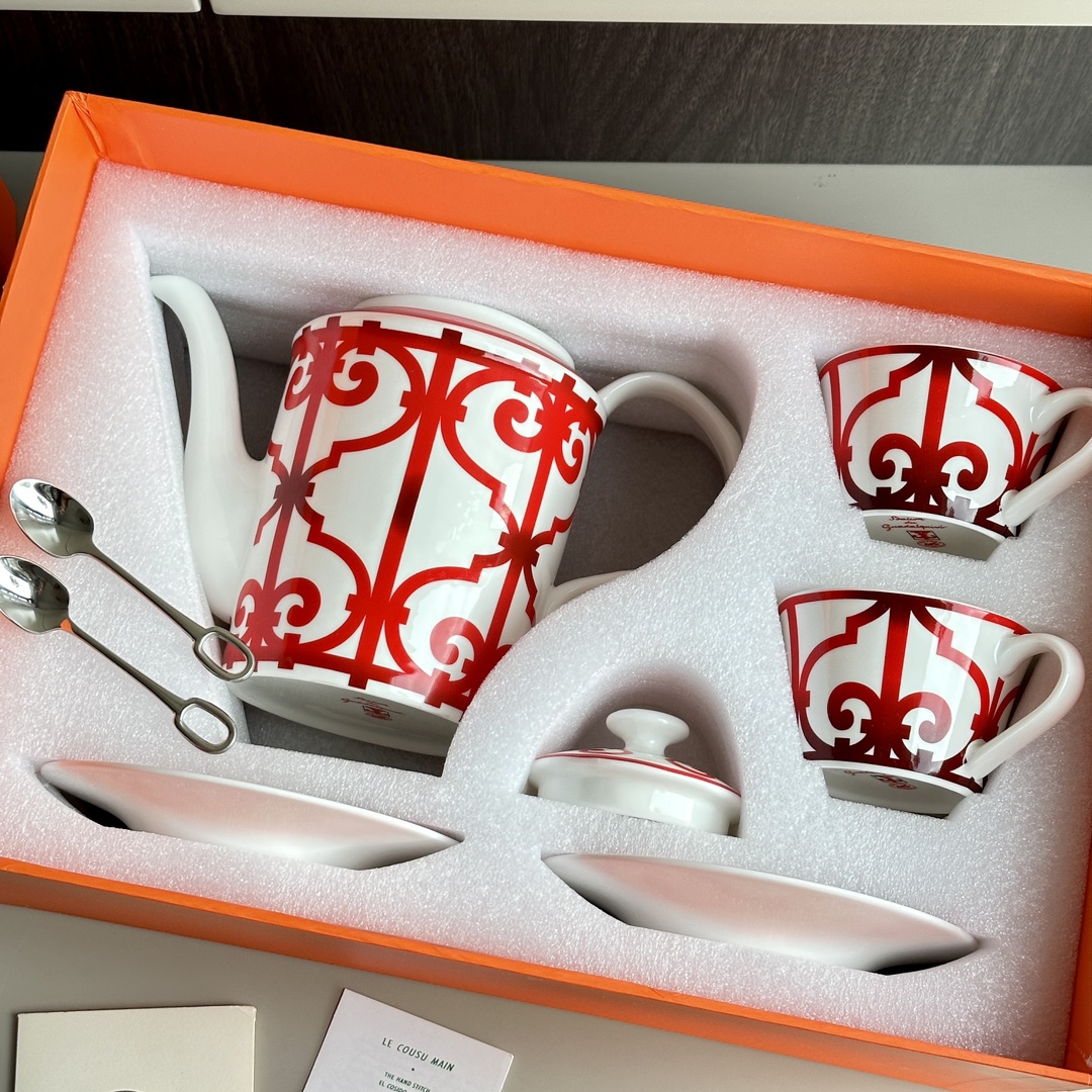 this collection pairs effortlessly with varied tableware, presenting a - Home&Textlile 2