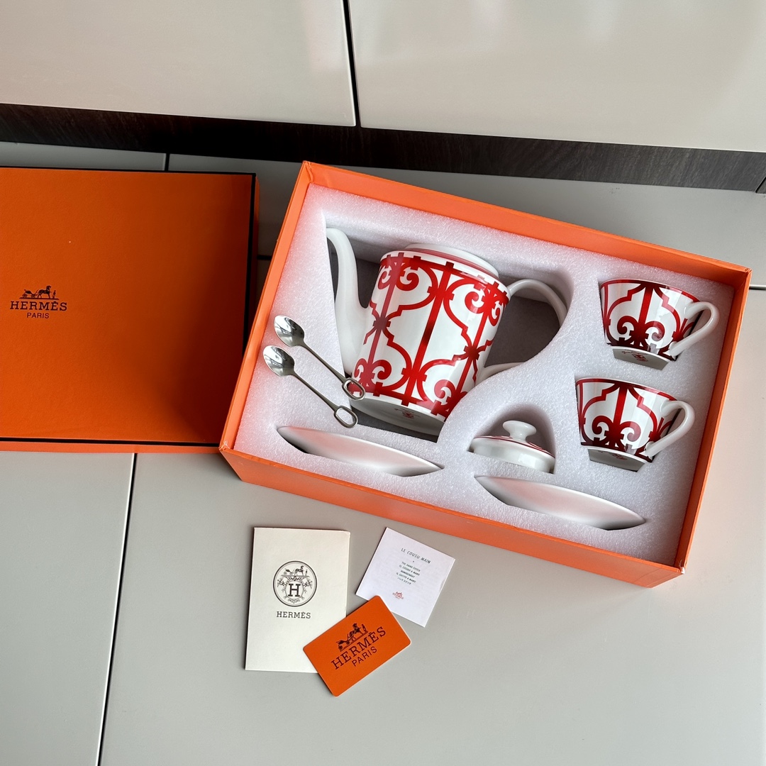 this collection pairs effortlessly with varied tableware, presenting a - Home&Textlile