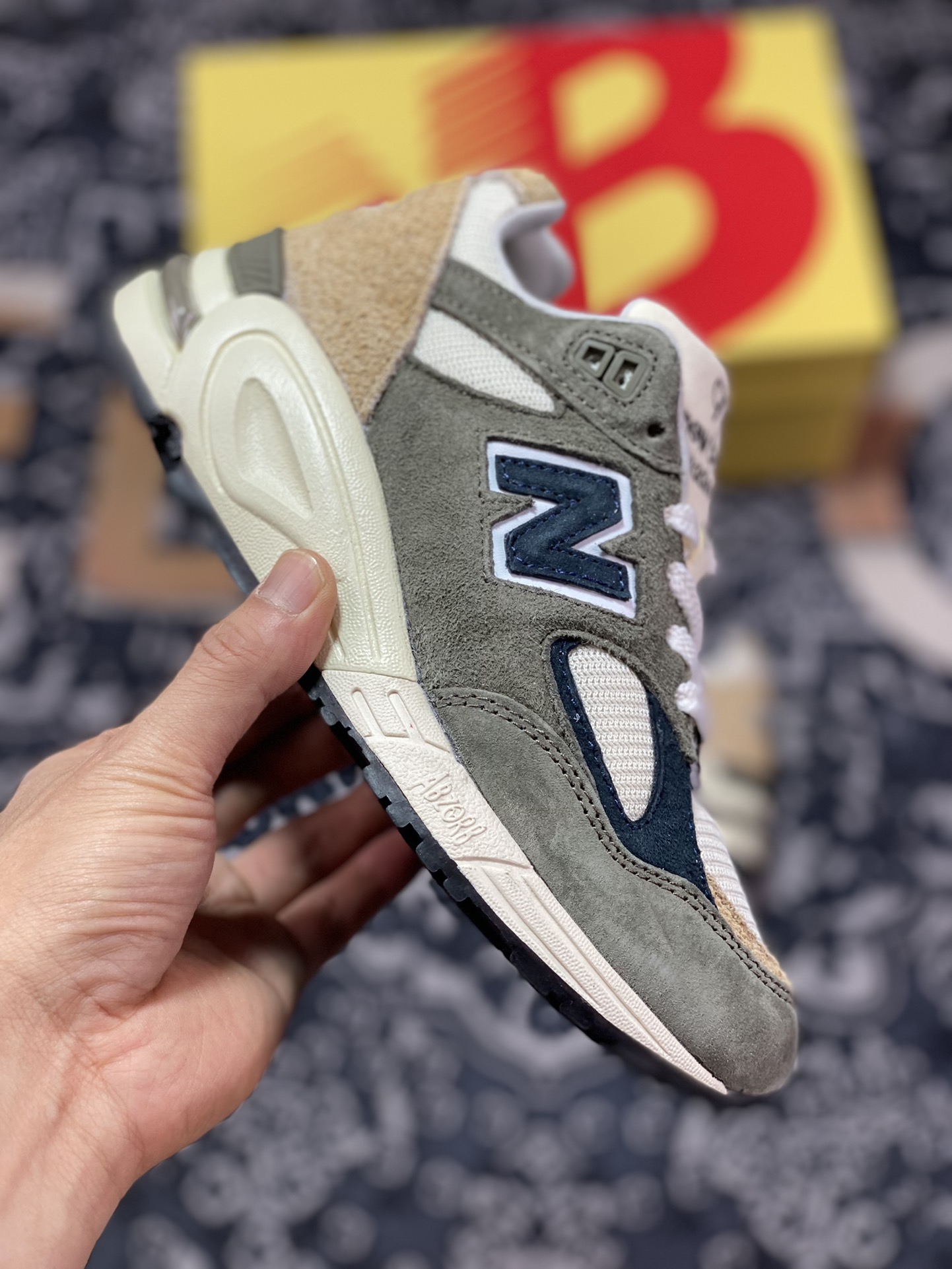 New Balance Made in USA 990V2 high-end American series jogging shoes ”olive green brown navy blue” W990GB2