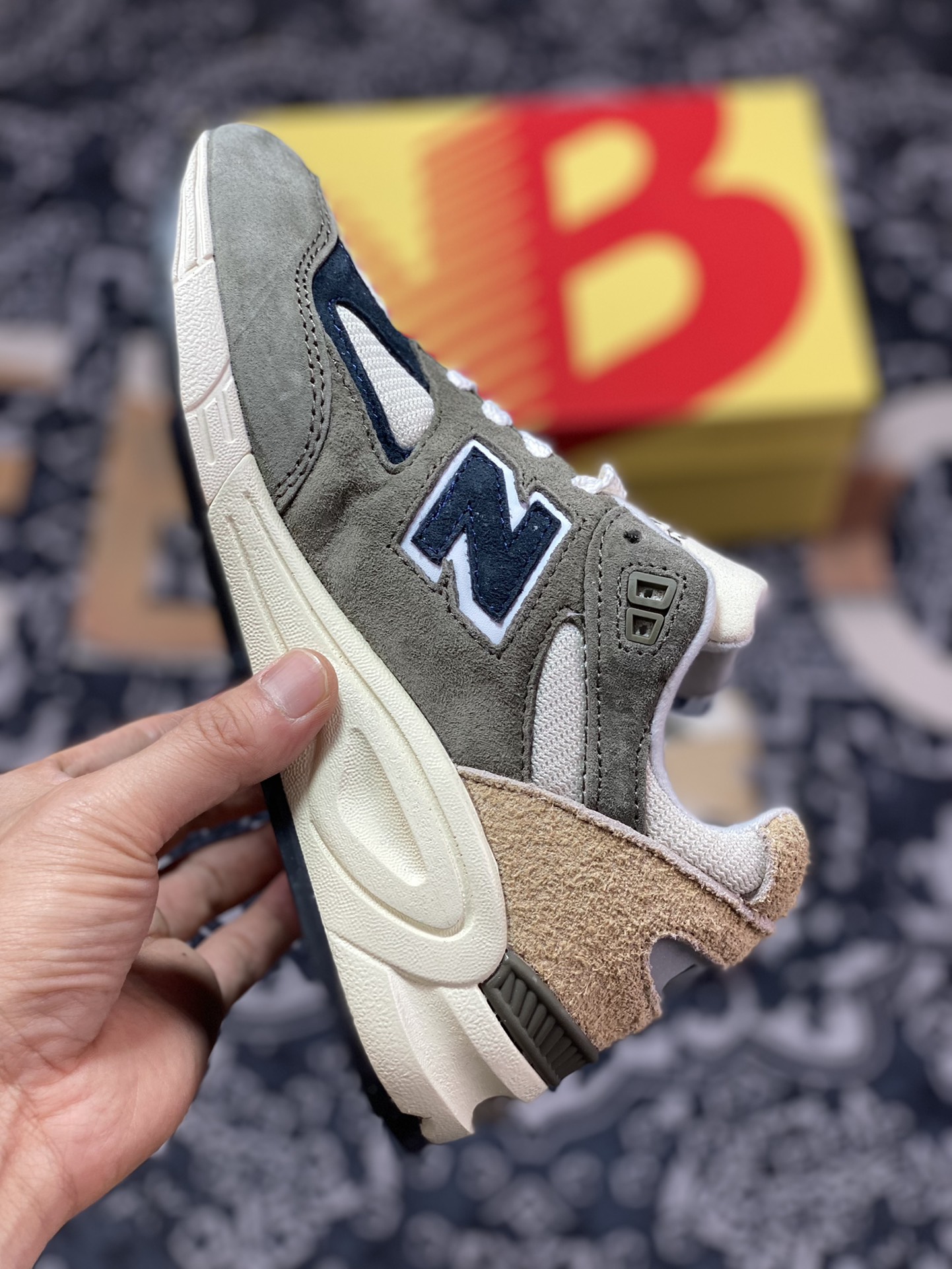 New Balance Made in USA 990V2 high-end American series jogging shoes ”olive green brown navy blue” W990GB2