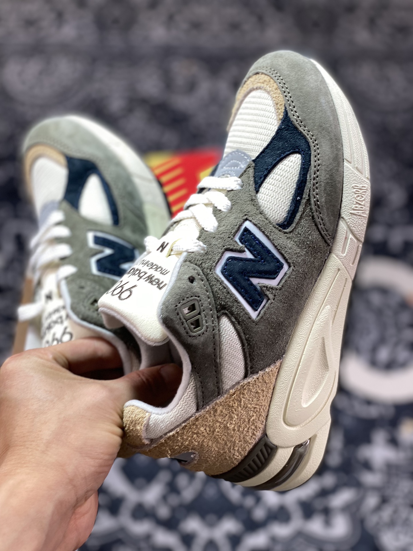 New Balance Made in USA 990V2 high-end American series jogging shoes ”olive green brown navy blue” W990GB2