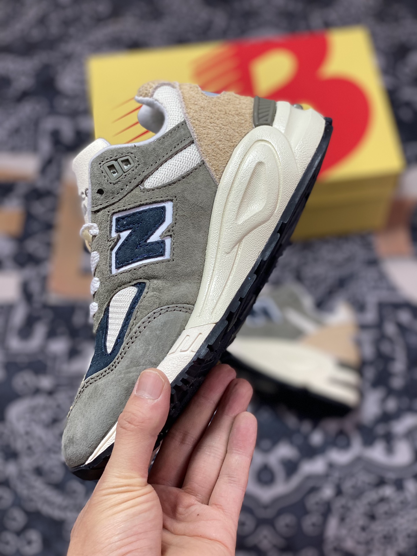 New Balance Made in USA 990V2 high-end American series jogging shoes ”olive green brown navy blue” W990GB2