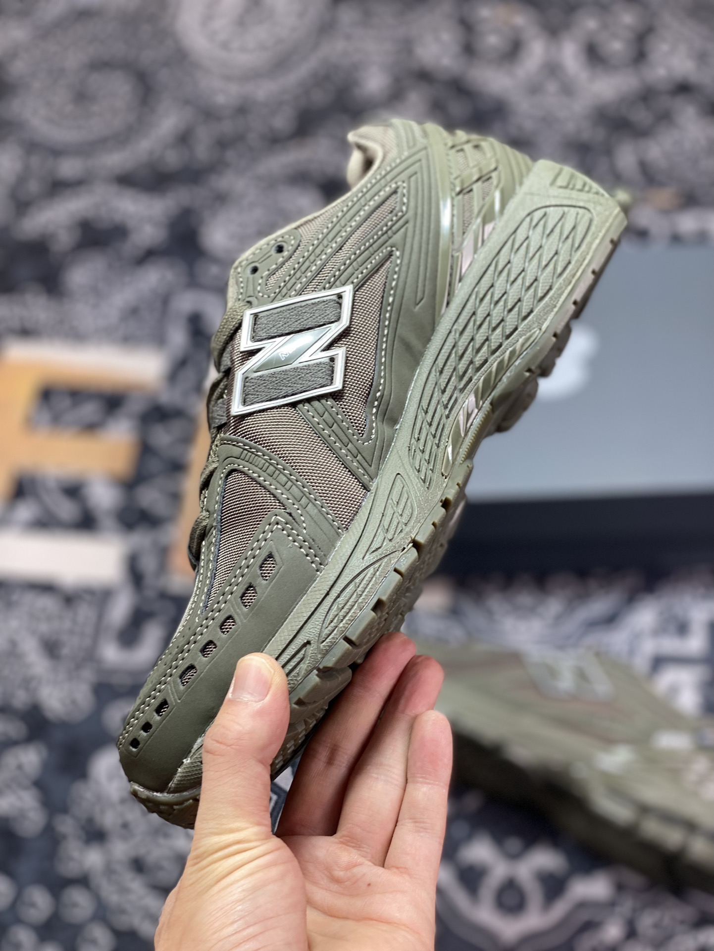 New Balance M1906R ”Cordura” series retro dad style casual sports jogging shoes ”Oxford cloth dark army green” M1906