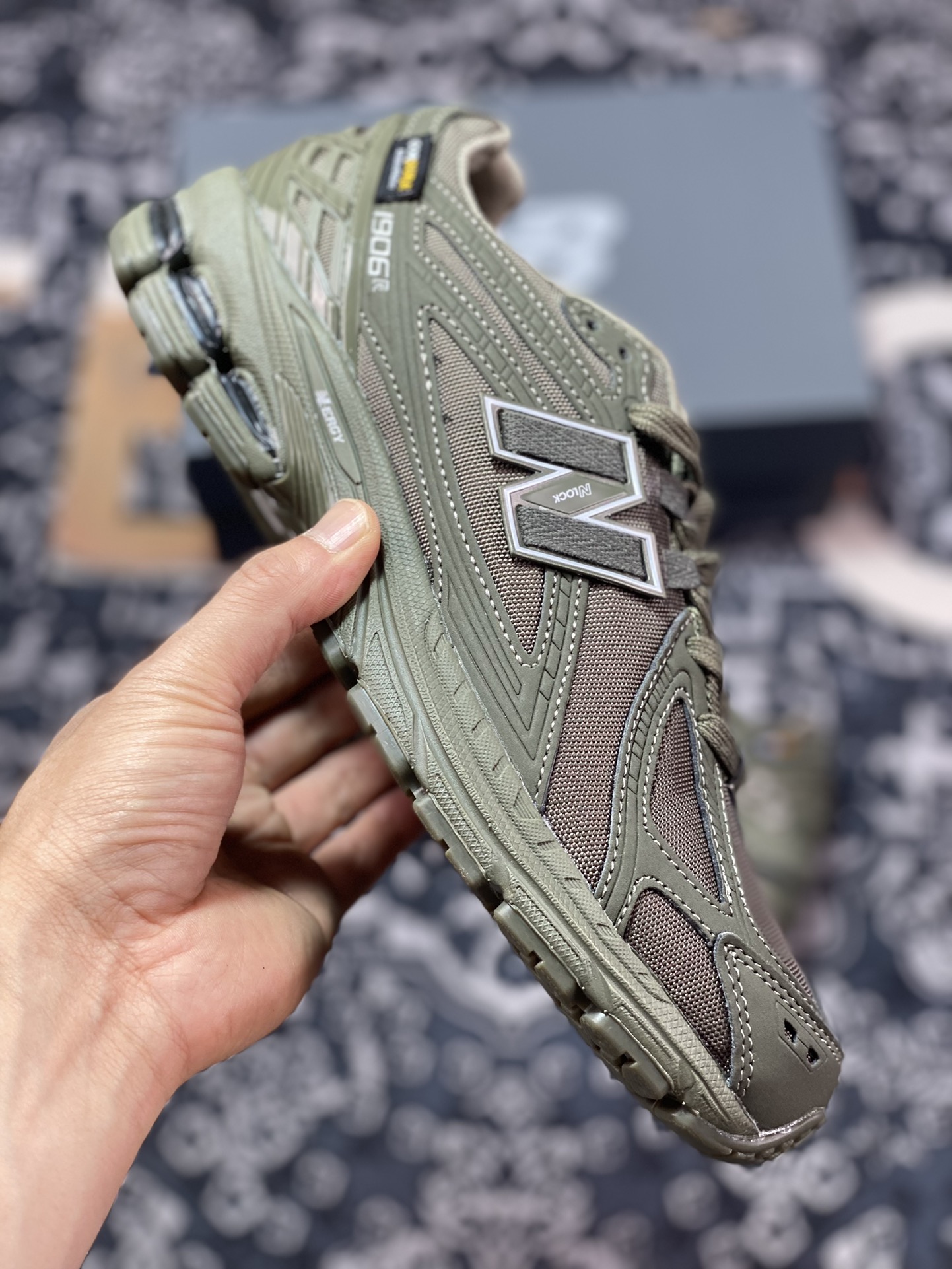 New Balance M1906R ”Cordura” series retro dad style casual sports jogging shoes ”Oxford cloth dark army green” M1906