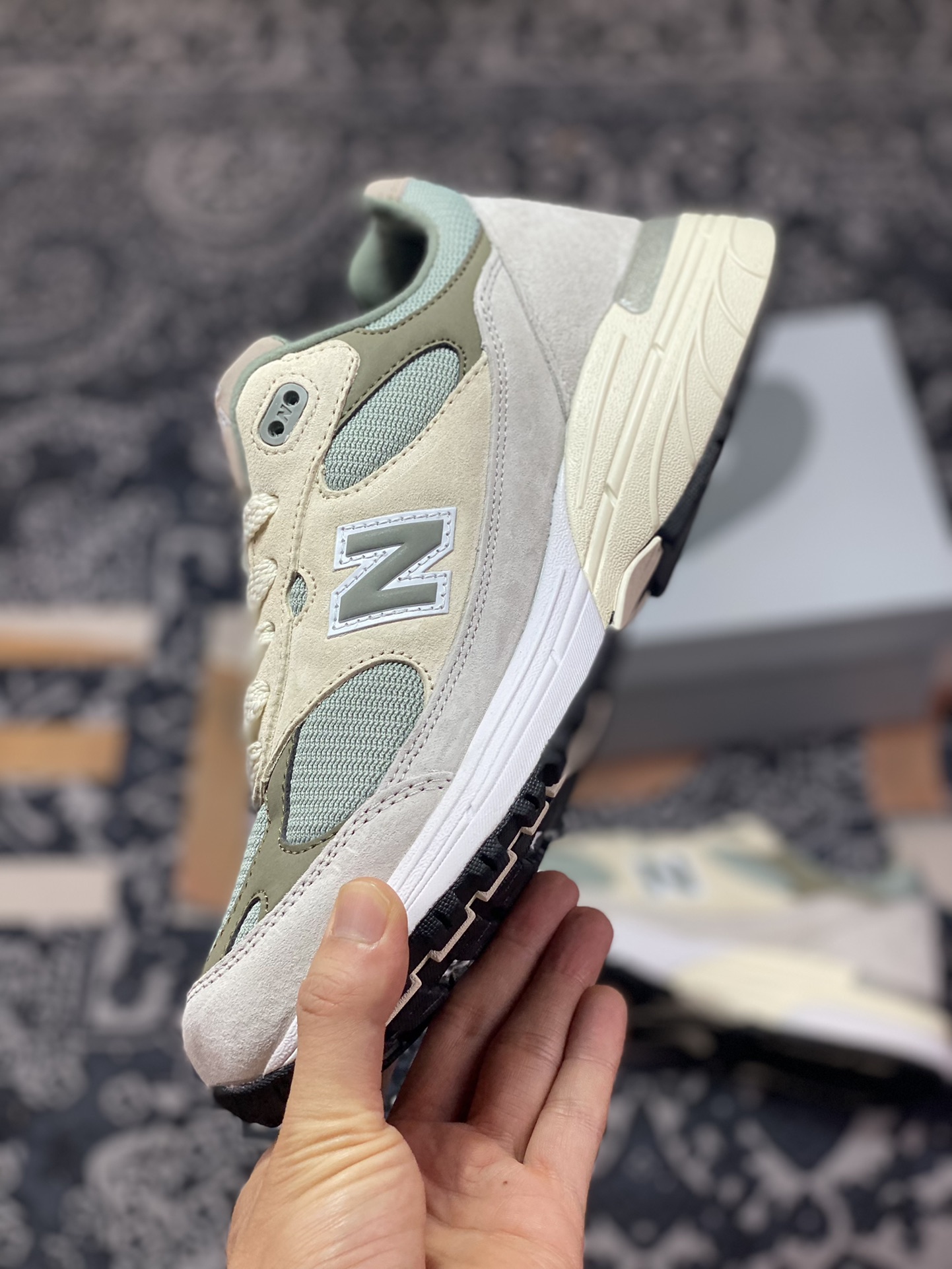 New Balance Made in USA MR993 series American-made classic running shoes ”Co-branded milky white rock gray” MR993KT1