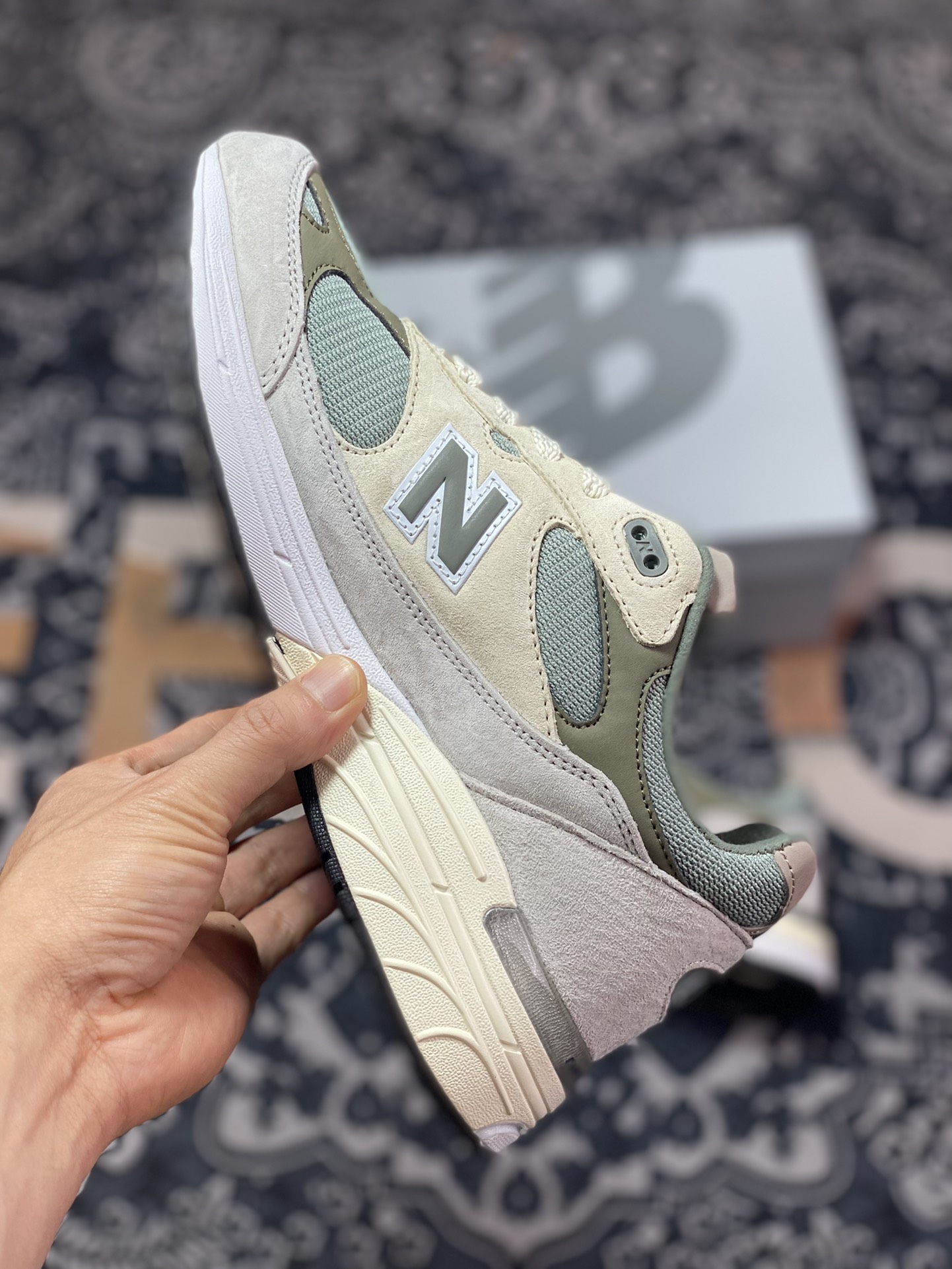 New Balance Made in USA MR993 series American-made classic running shoes ”Co-branded milky white rock gray” MR993KT1