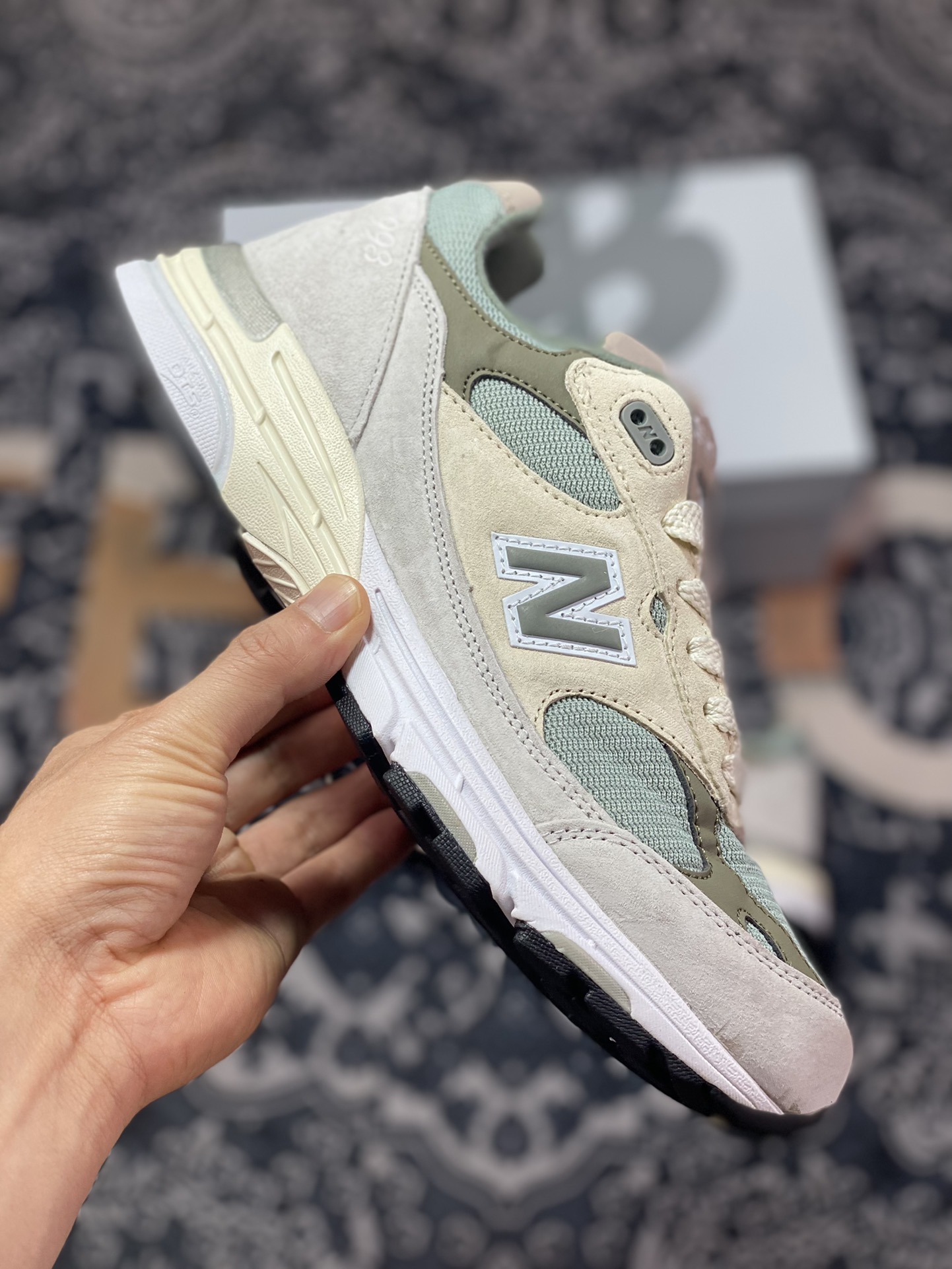 New Balance Made in USA MR993 series American-made classic running shoes ”Co-branded milky white rock gray” MR993KT1