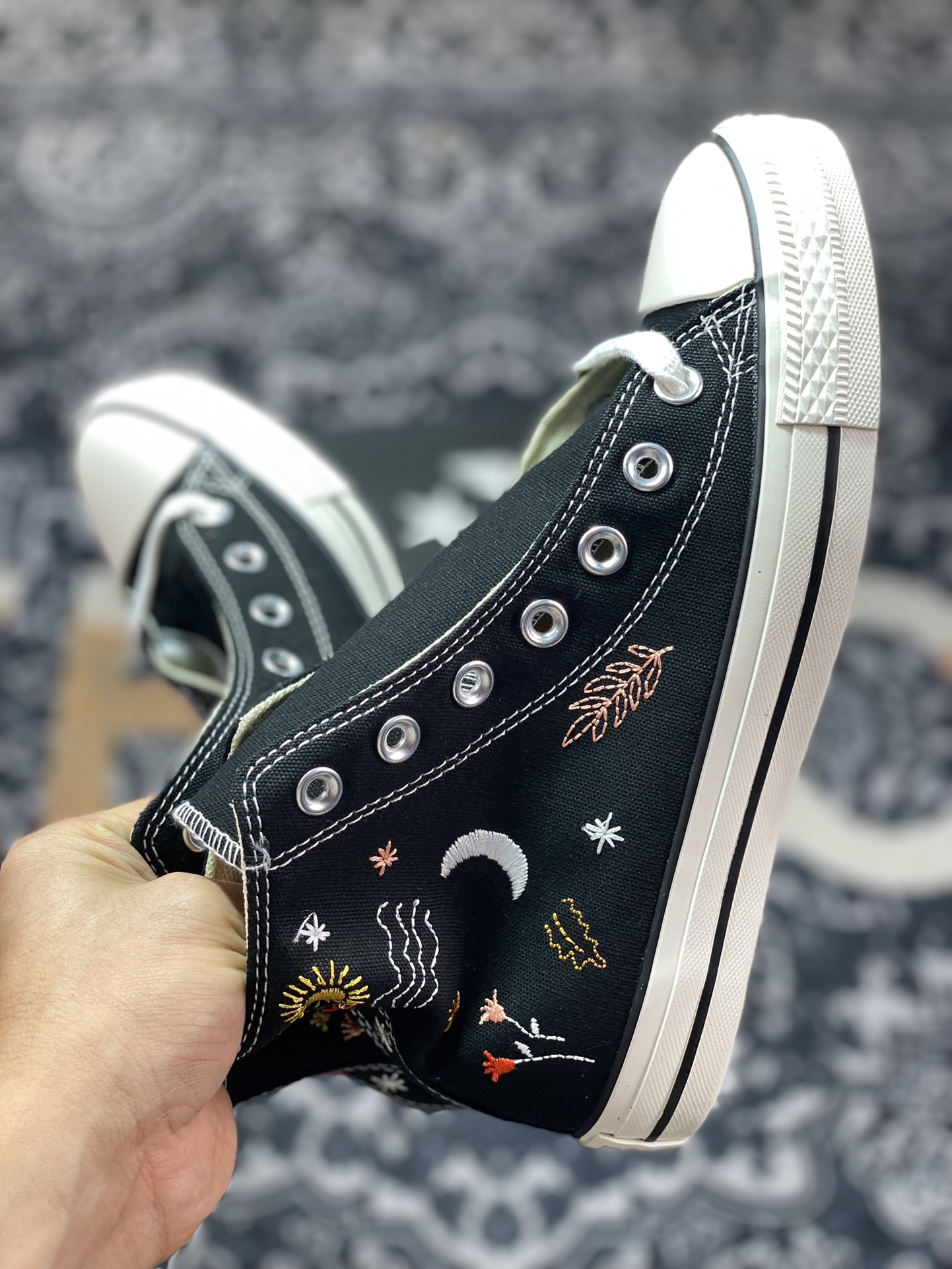 Increased thick bottom embroidered stars and sea CONVERSE embroiders dreamy ”shoes”