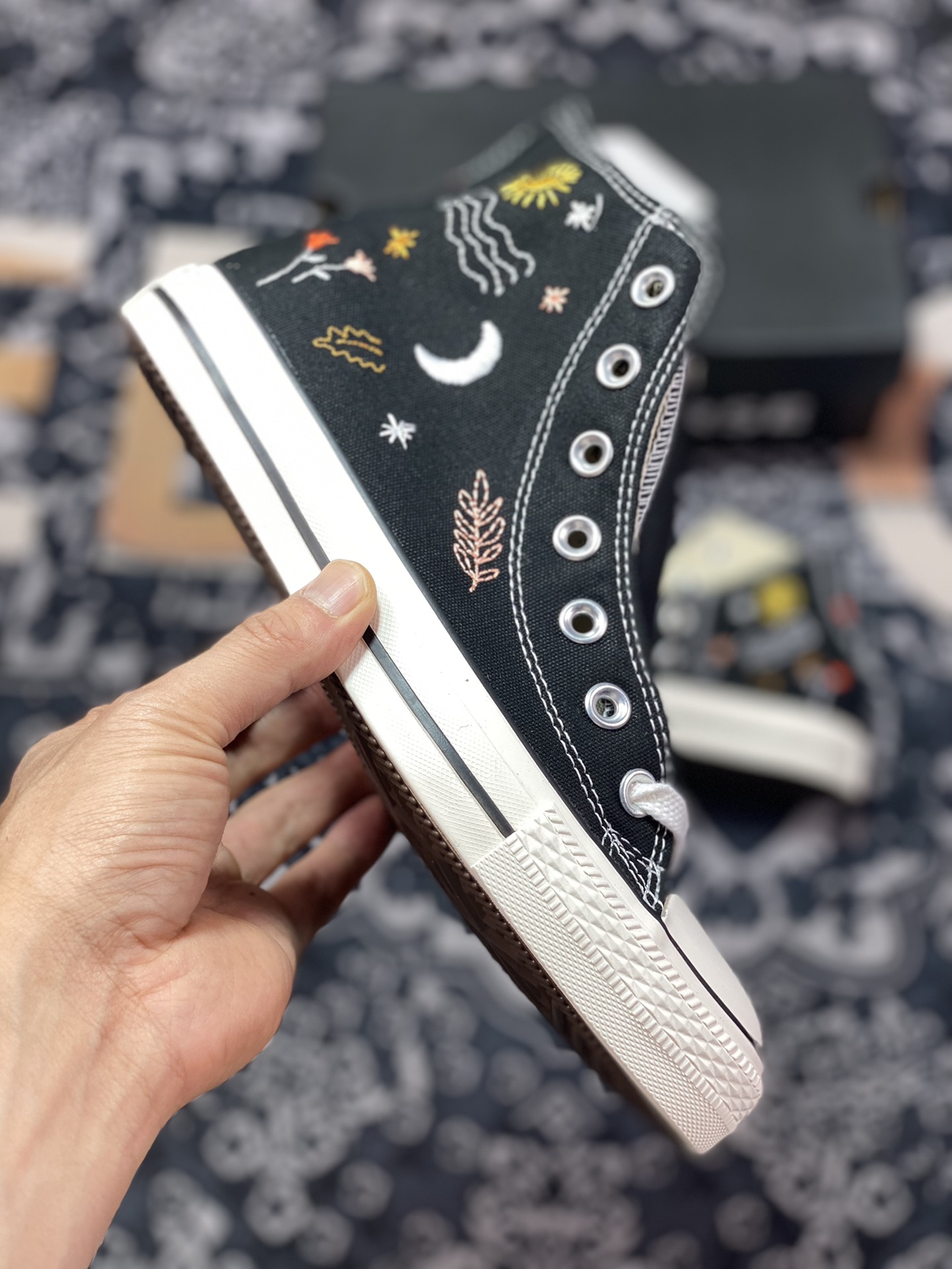 Increased thick bottom embroidered stars and sea CONVERSE embroiders dreamy ”shoes”