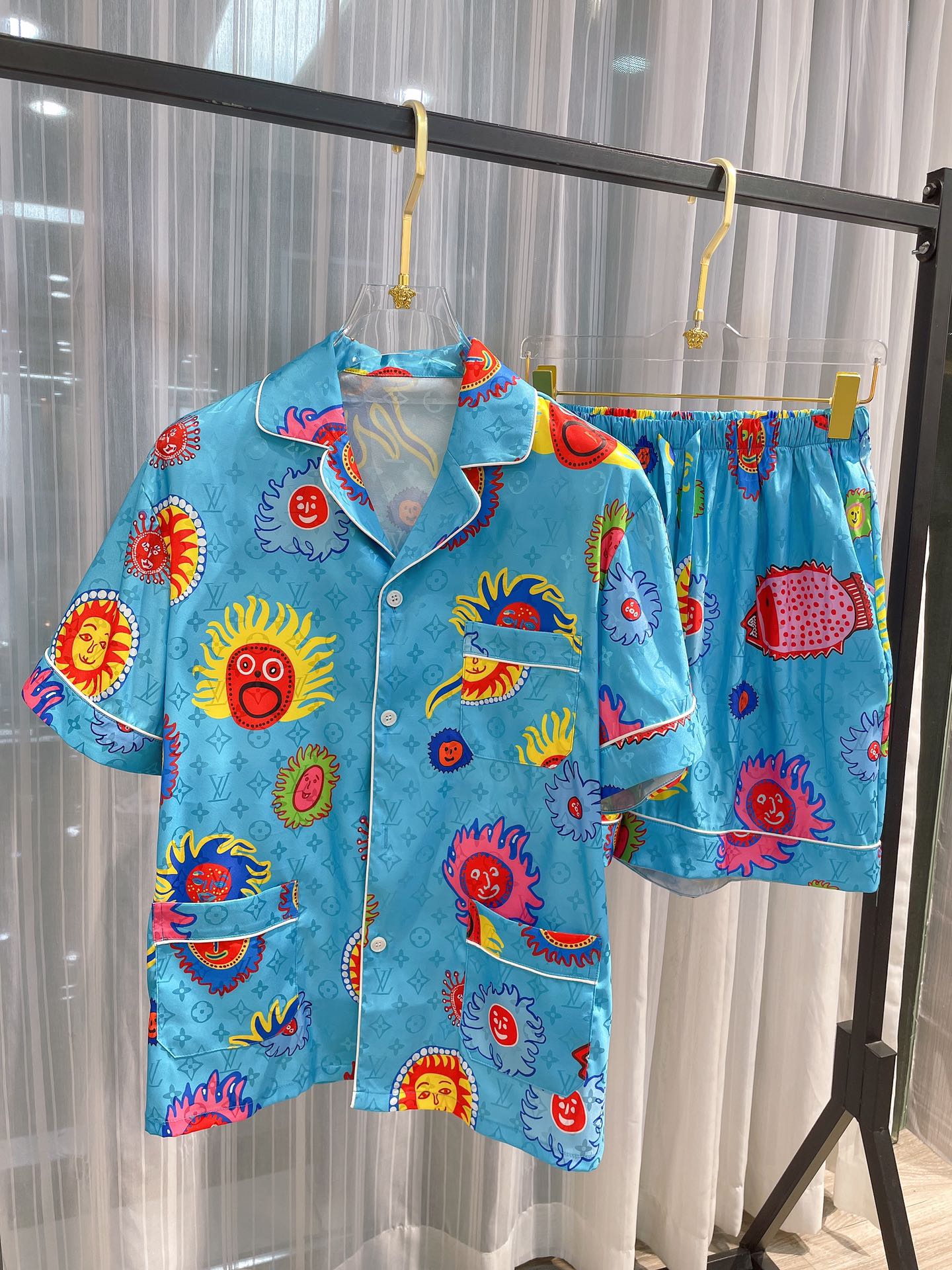 NO:142107,Paijia Original Real Shot New Products On-Selling Donkey Home Suit Short Sleeve Shorts Men and Women's Couple Style Set New Styles Arrival High-end Home Suits, Men and Women's Couple Styles, using high-end Korean silk fabrics, comfortable upper body effect, size M-3XL (Silk products should not be machine-washed, recommended to wash by hand or laundry bags),,louis vuitton, shorts, T-shirt, real silk, alexander wang19860909派家原创 实物实拍 新品上市 驴驴 家居服 短袖短裤 男女同款情侣款套装 新款来袭 高端家居服套装,男女同款,采用高定韩国丝面料,上身效果舒适,尺码M—3XL（真丝产品切勿机洗,建议手洗或者洗衣袋洗）,,louis vuitton,shorts,T-shirt,real silk,alexander wang,Men's clothing