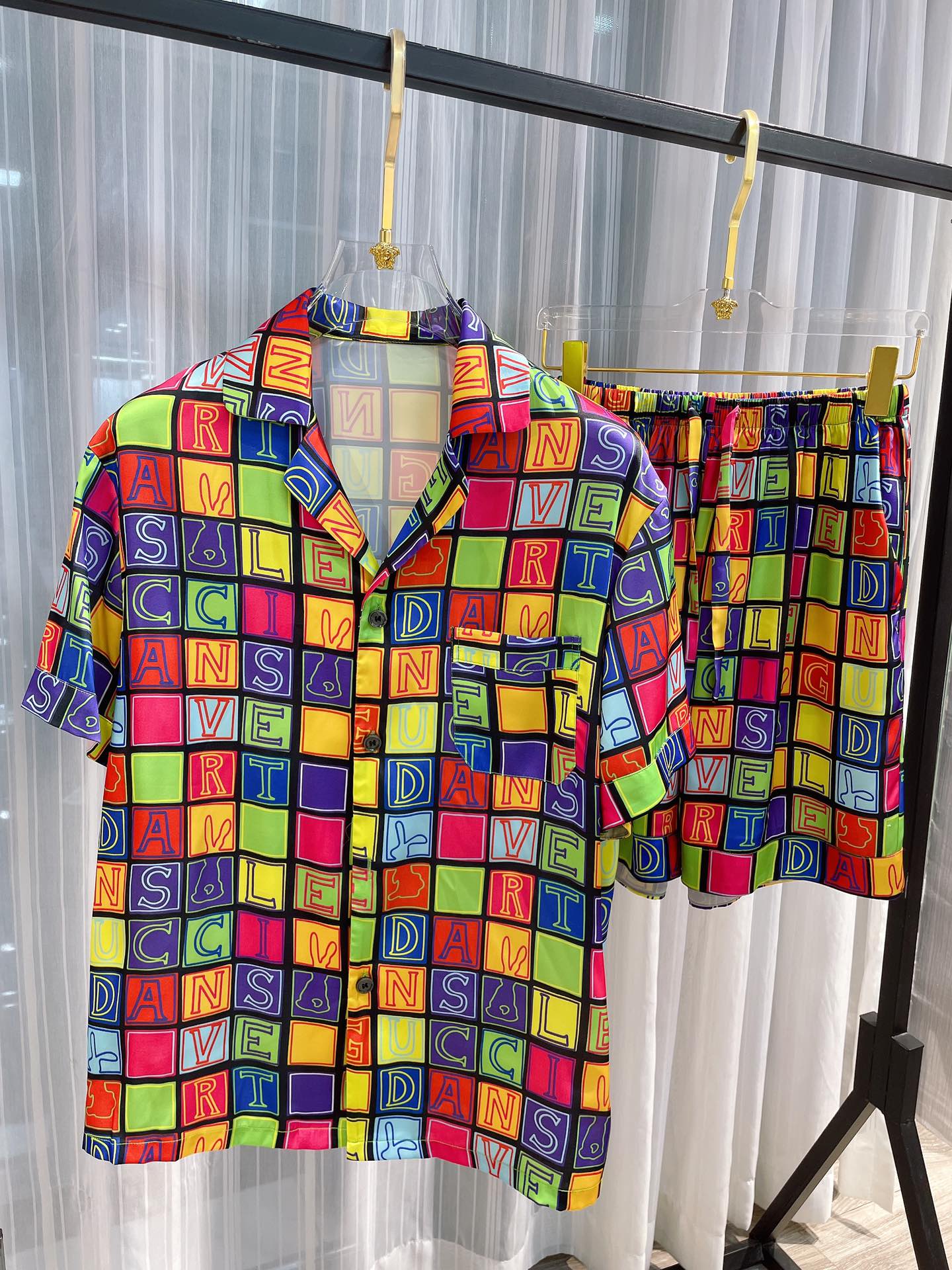 NO:142114,Paijia original new model is available for sale. Short-sleeved shorts couples suit. New model is coming. Chichi high-end home clothing suit, same style for men and women, using high-end Korean silk fabric, comfortable upper body effect, size M-3XL (silk products should not be washed by machine, it is recommended to wash by hand or wash with laundry bag), shorts, T-shirt, real silk, alexander wang19860909派家原创 新款上市 短袖短裤情侣款套装 新款来袭 驰驰 高端家居服套装,男女同款,采用高定韩国丝面料,上身效果舒适,尺码M—3XL（真丝产品切勿机洗,建议手洗或者洗衣袋洗）,,shorts,T-shirt,real silk,alexander wang,Men's clothing