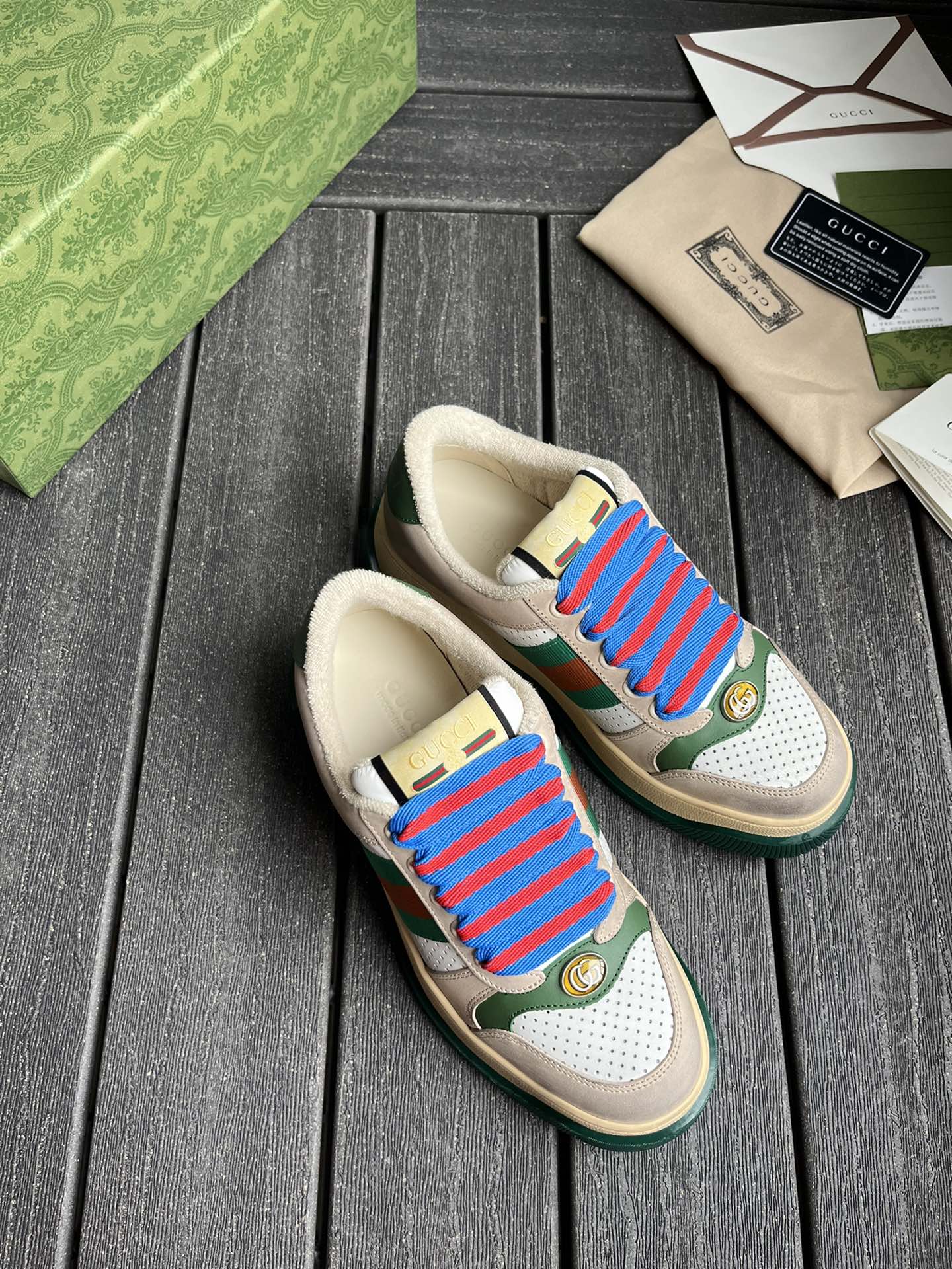Кроссовки Gucci на высокой подошве с красно-синими шнурками