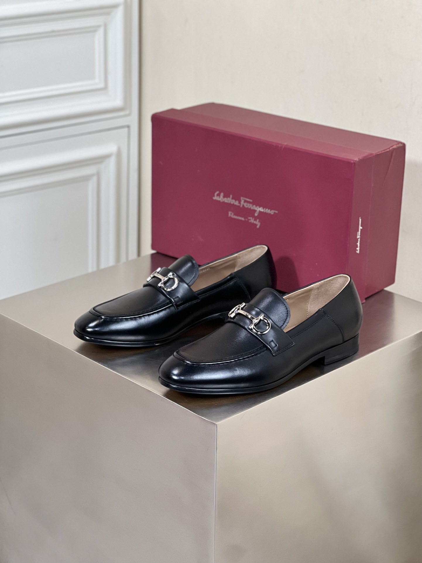 حذاء لوفر رجالي من جلد العجل بتصميم فاخر من Salvatore Ferragamo
