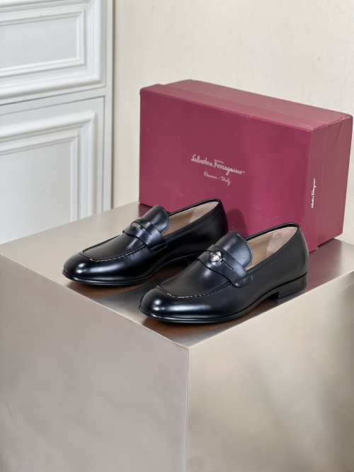 Salvatore Ferragamo Heren Mocassins - Premium Leer, Zakelijk & Casual 1 Salvatore Ferragamo Heren Mocassins - Premium Leer, Zakelijk & Casual