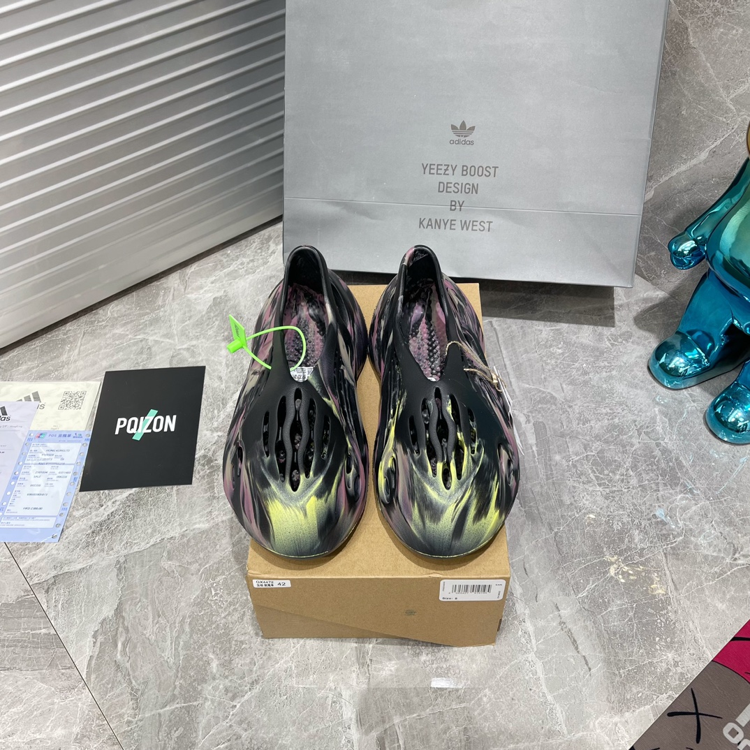 NO:402178,High-end version of the top-level test version YEEZY Foam Runner 'MXT Moon GRey' gray-yellow coconut hole shoes are shipped one after another Integrated injection molding The mold is modified 8/9 times before and after High precision requirements Density gram synchronous No corner cuts corners Differentiate the market's first version The only original shoe box Hardness synchronization Correct anti-counterfeiting Correct external standard printing of shoe box Article number FY4567 Size 36 37 38 39 40 41 42 43 44 45 46, sandals, sandals19860909高版本顶级过验版本YEEZY Foam Runner 'MXT Moon GRey '灰黄 椰子洞洞鞋 陆续开始出货 一体注塑成型 模具前后修改8/9次 精密度要求高 密度克重同步 不存在偷工减料 区分市面先版 唯一原厂鞋盒 硬度同步 正确防伪 正确鞋盒外标印刷 货号FY4567 尺码 36 37 38 39 40 41 42 43 44 45 46,凉鞋,sandals,Women's Shoes