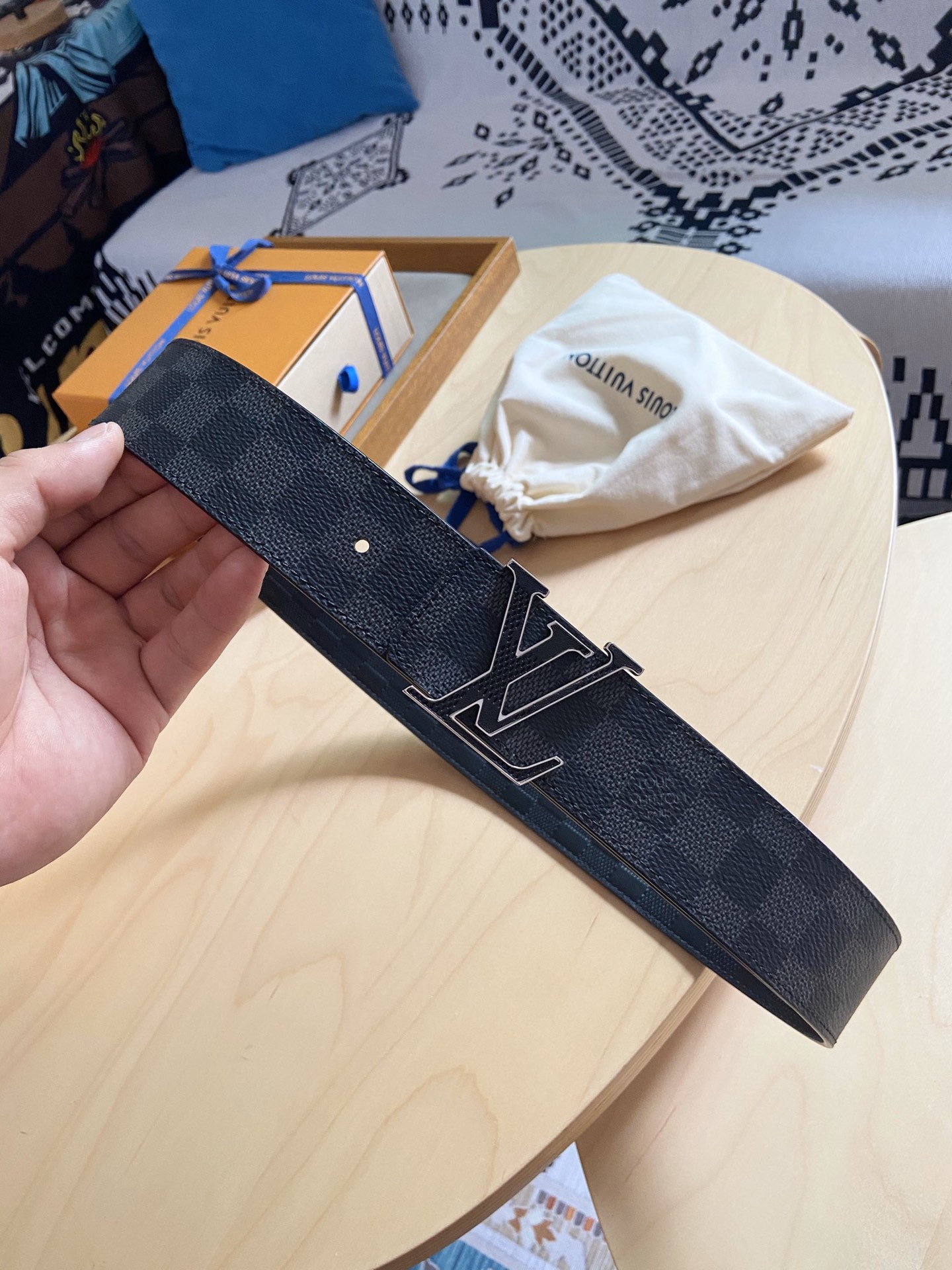 Louis Vuitton LV 原品 双面设计，皮质柔软，手感细腻舒适。 格子面料搭配压格花纹，百搭 款式。宽度4.0cm