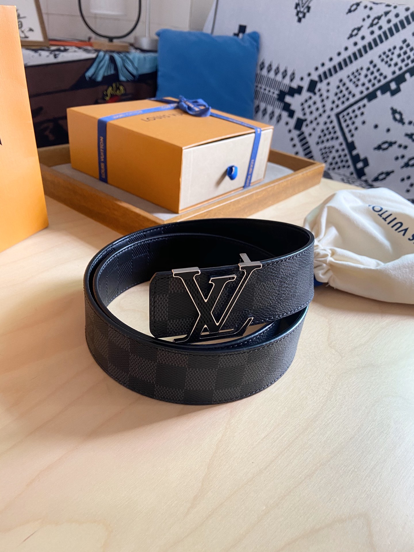 Louis Vuitton LV 原品 双面设计，皮质柔软，手感细腻舒适。 格子面料搭配压格花纹，百搭 款式。宽度4.0cm