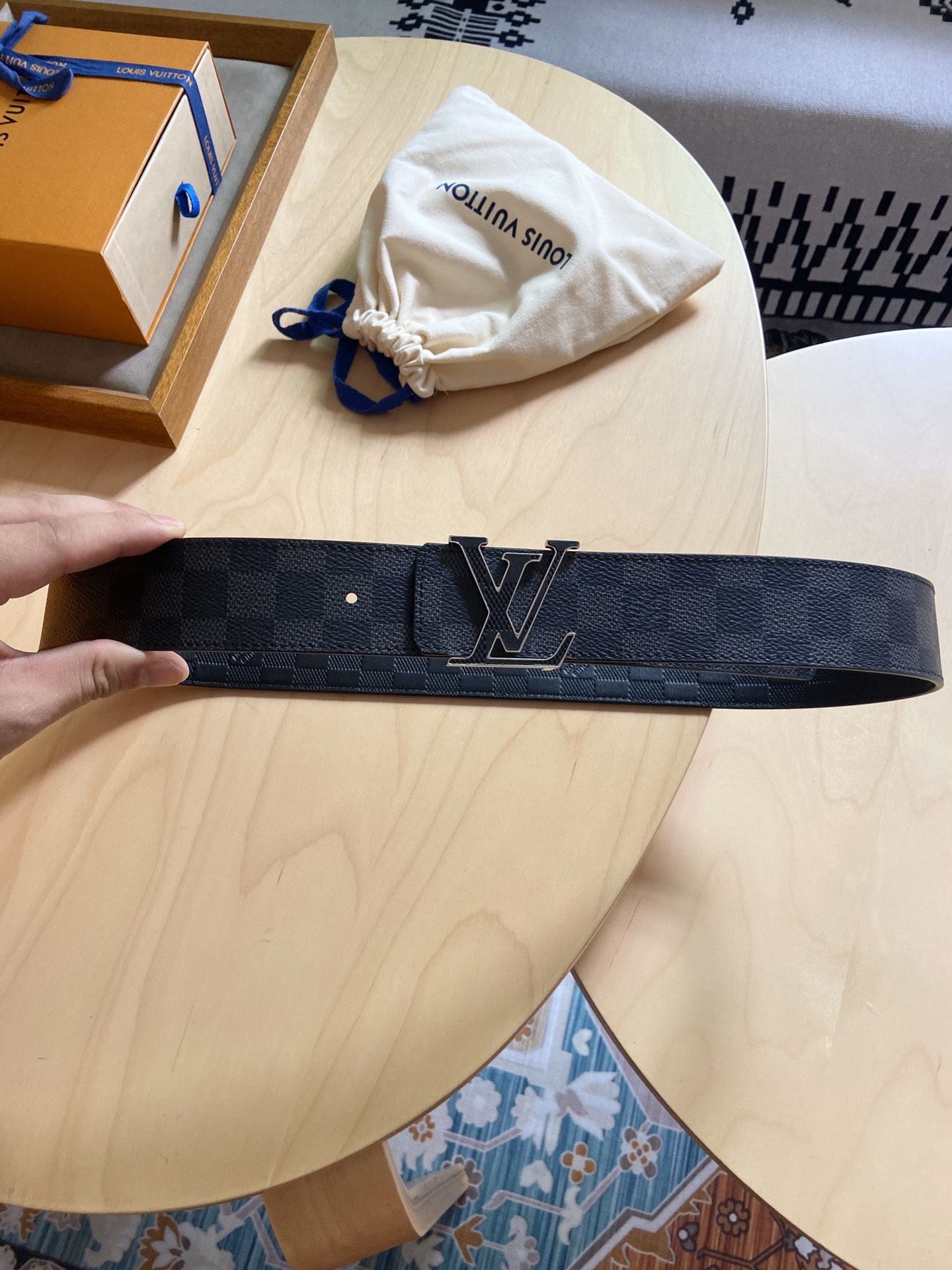 Louis Vuitton LV 原品 双面设计，皮质柔软，手感细腻舒适。 格子面料搭配压格花纹，百搭 款式。宽度4.0cm