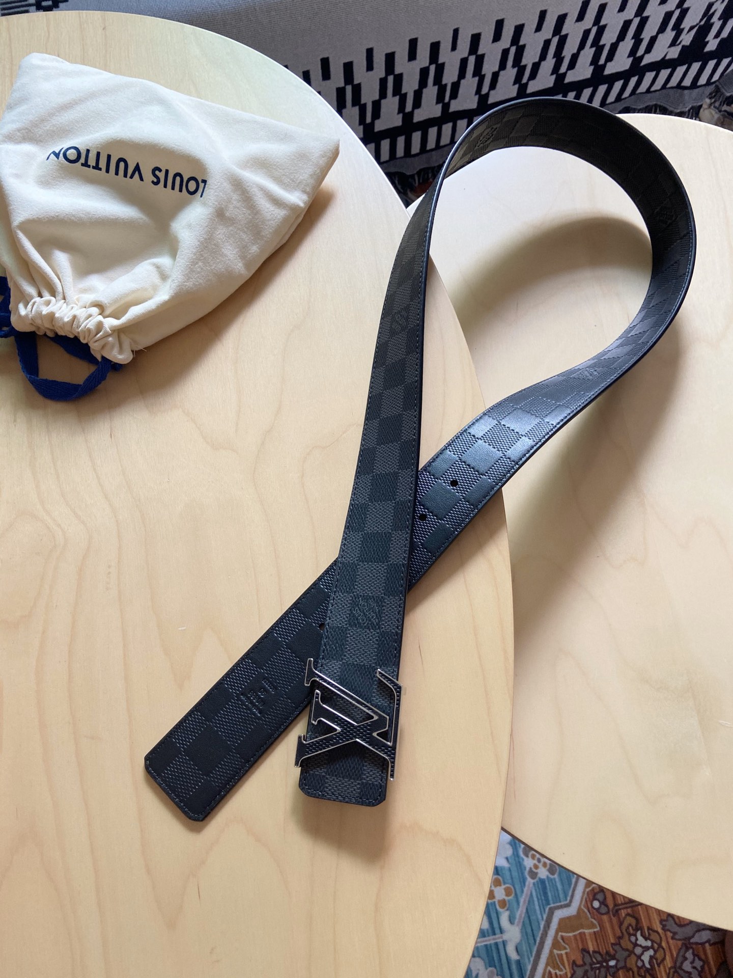 Louis Vuitton LV 原品 双面设计，皮质柔软，手感细腻舒适。 格子面料搭配压格花纹，百搭 款式。宽度4.0cm