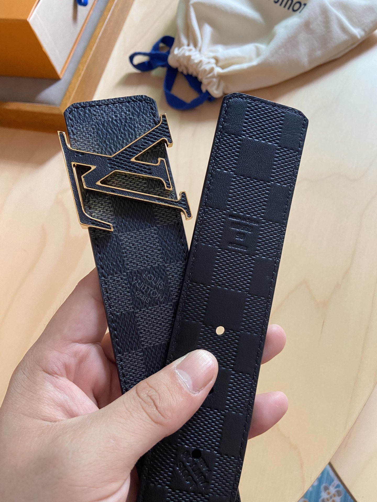 Louis Vuitton LV 原品 双面设计，皮质柔软，手感细腻舒适。 格子面料搭配压格花纹，百搭 款式。宽度4.0cm
