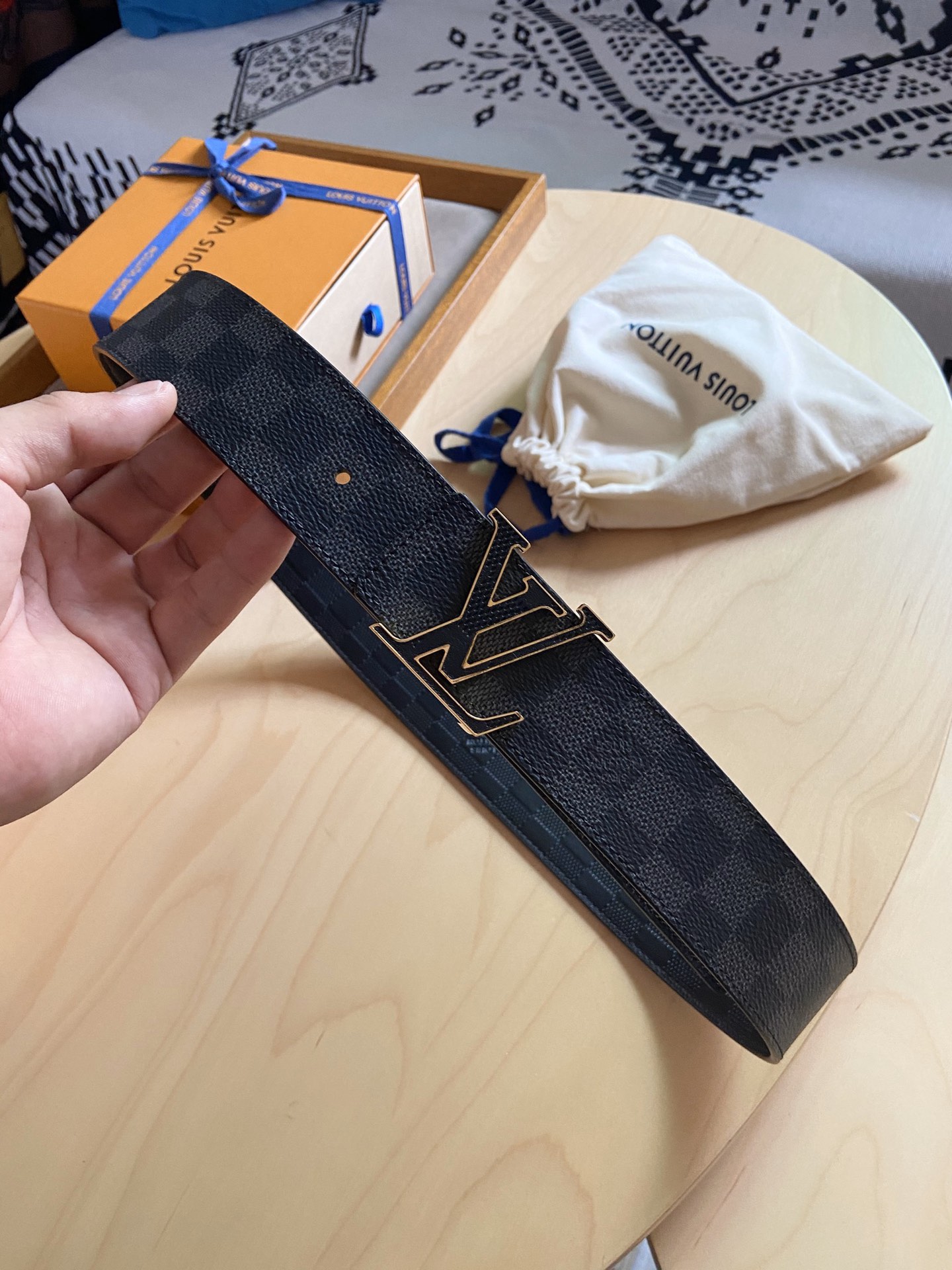 Louis Vuitton LV 原品 双面设计，皮质柔软，手感细腻舒适。 格子面料搭配压格花纹，百搭 款式。宽度4.0cm