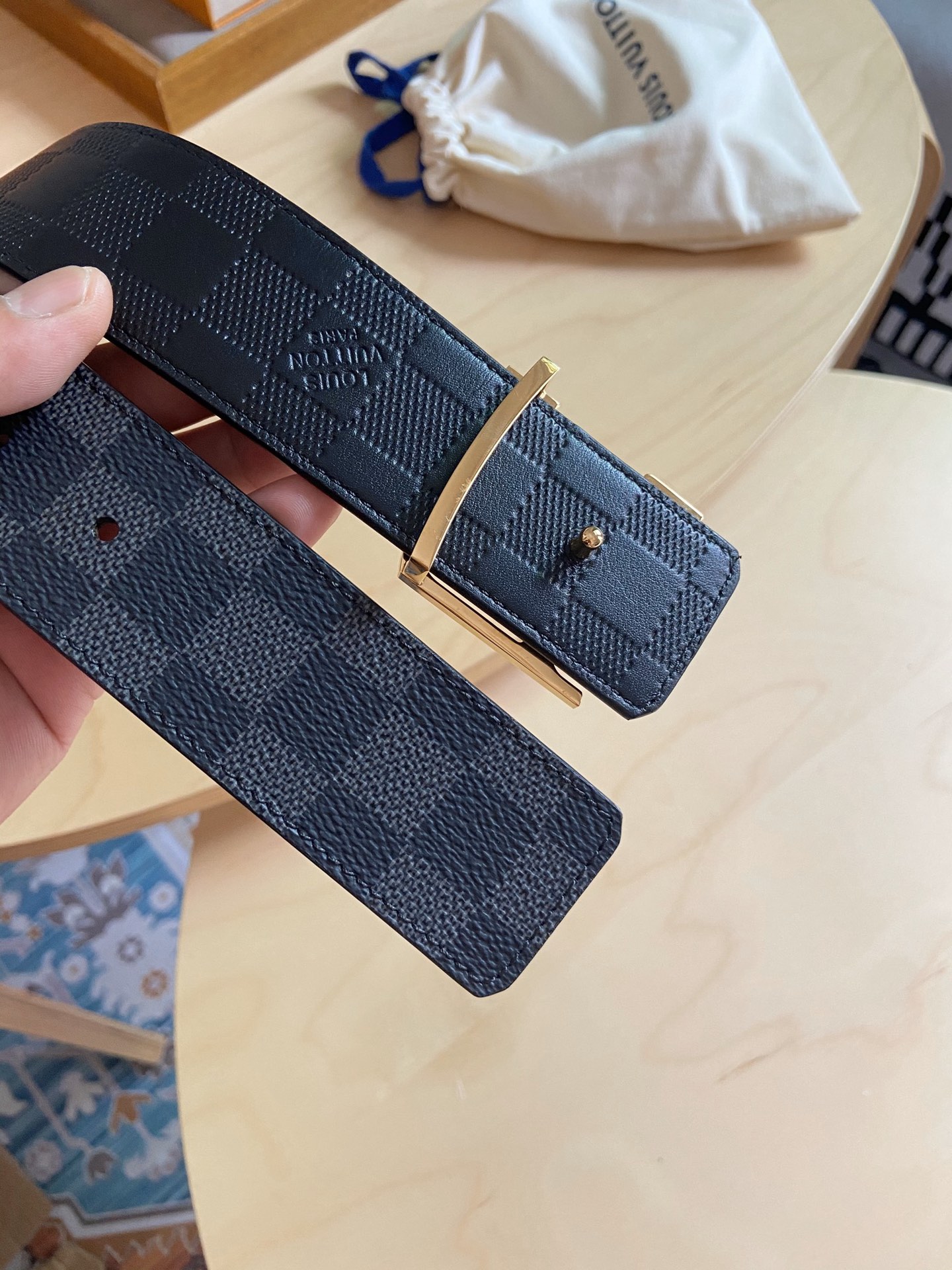 Louis Vuitton LV 原品 双面设计，皮质柔软，手感细腻舒适。 格子面料搭配压格花纹，百搭 款式。宽度4.0cm