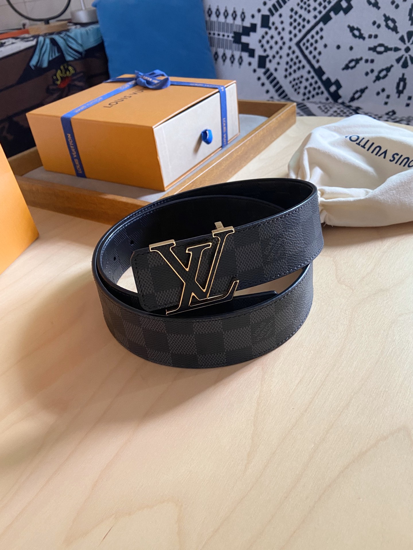 Louis Vuitton LV 原品 双面设计，皮质柔软，手感细腻舒适。 格子面料搭配压格花纹，百搭 款式。宽度4.0cm