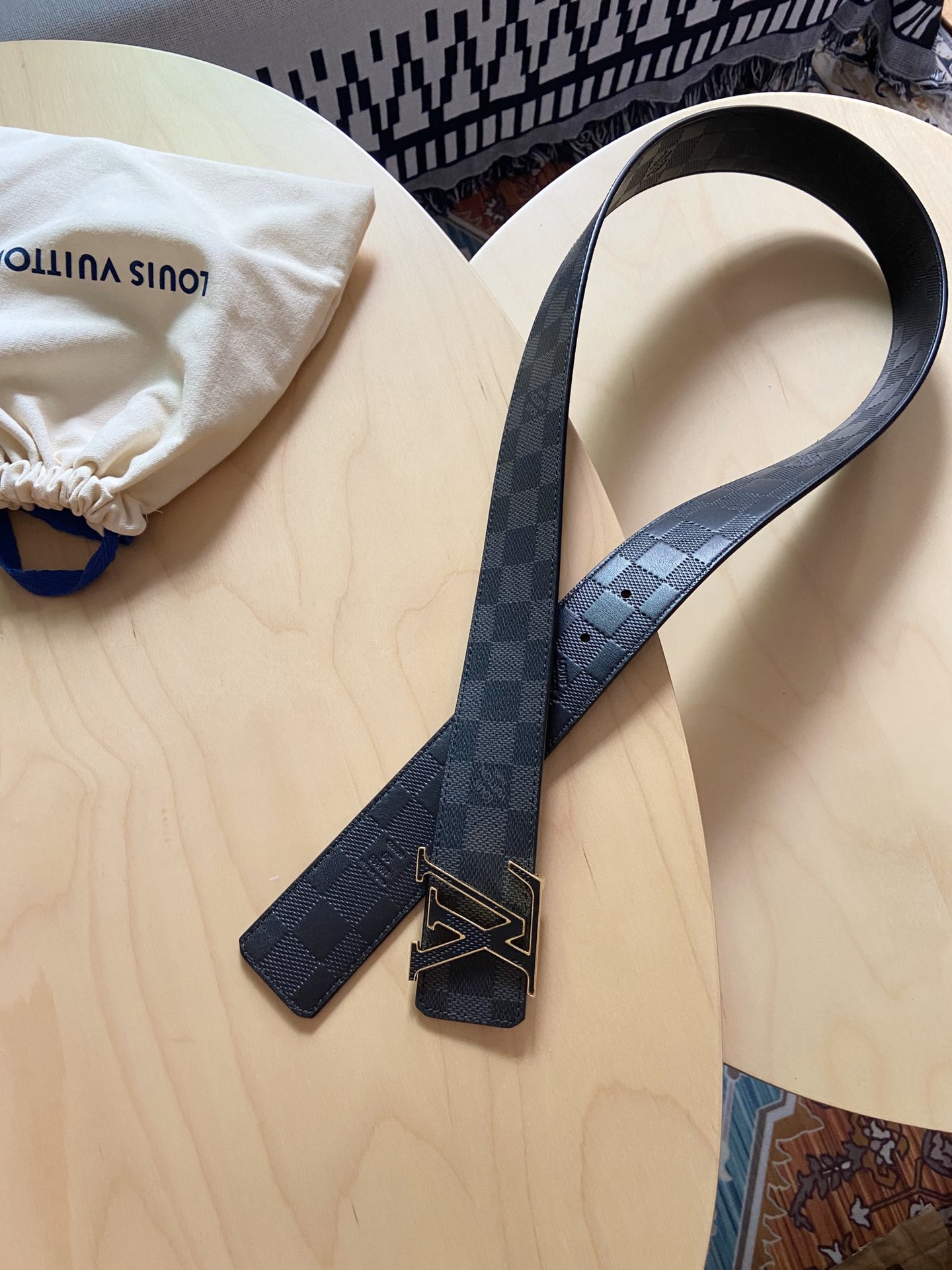 Louis Vuitton LV 原品 双面设计，皮质柔软，手感细腻舒适。 格子面料搭配压格花纹，百搭 款式。宽度4.0cm