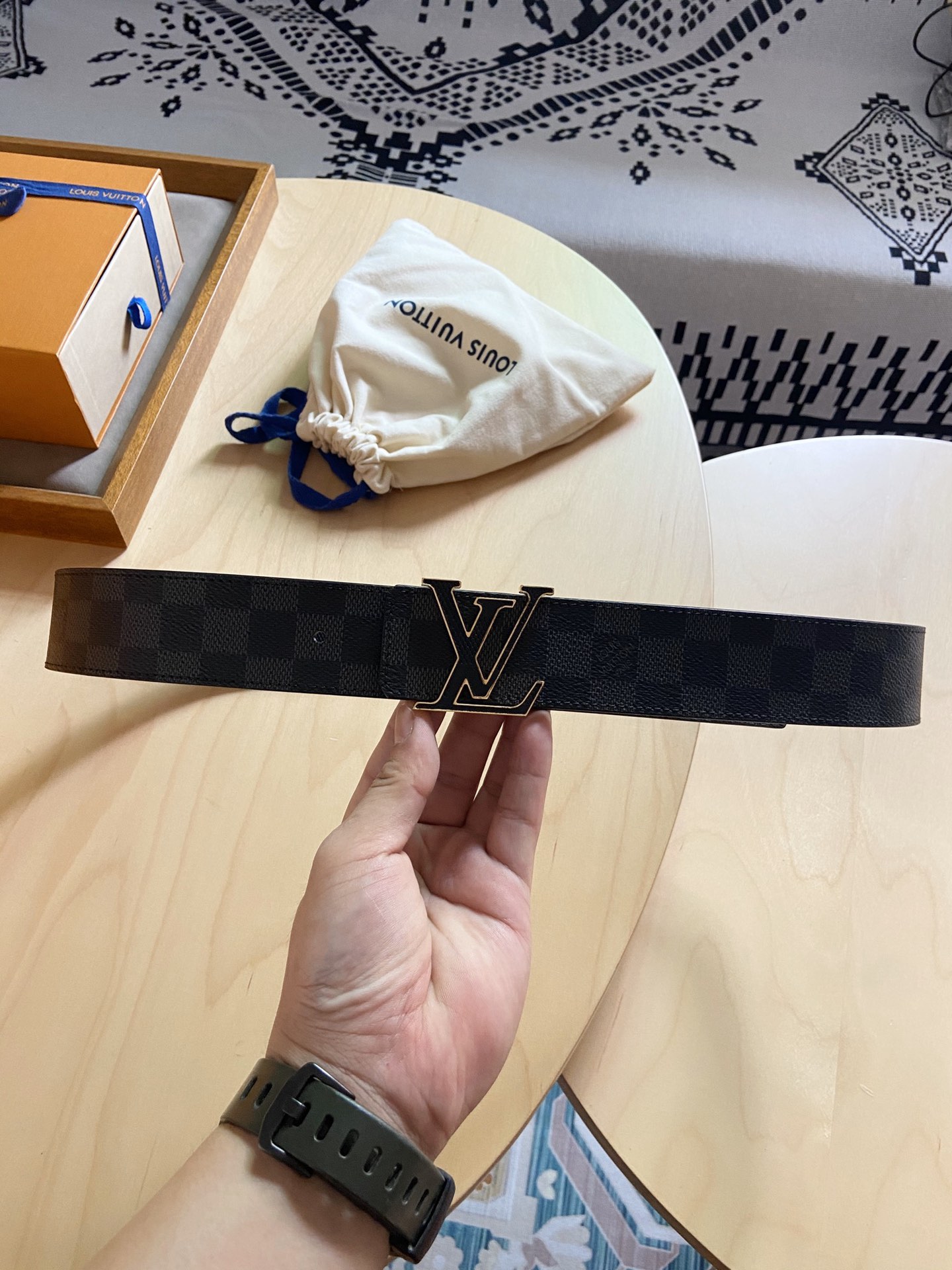 Louis Vuitton LV 原品 双面设计，皮质柔软，手感细腻舒适。 格子面料搭配压格花纹，百搭 款式。宽度4.0cm