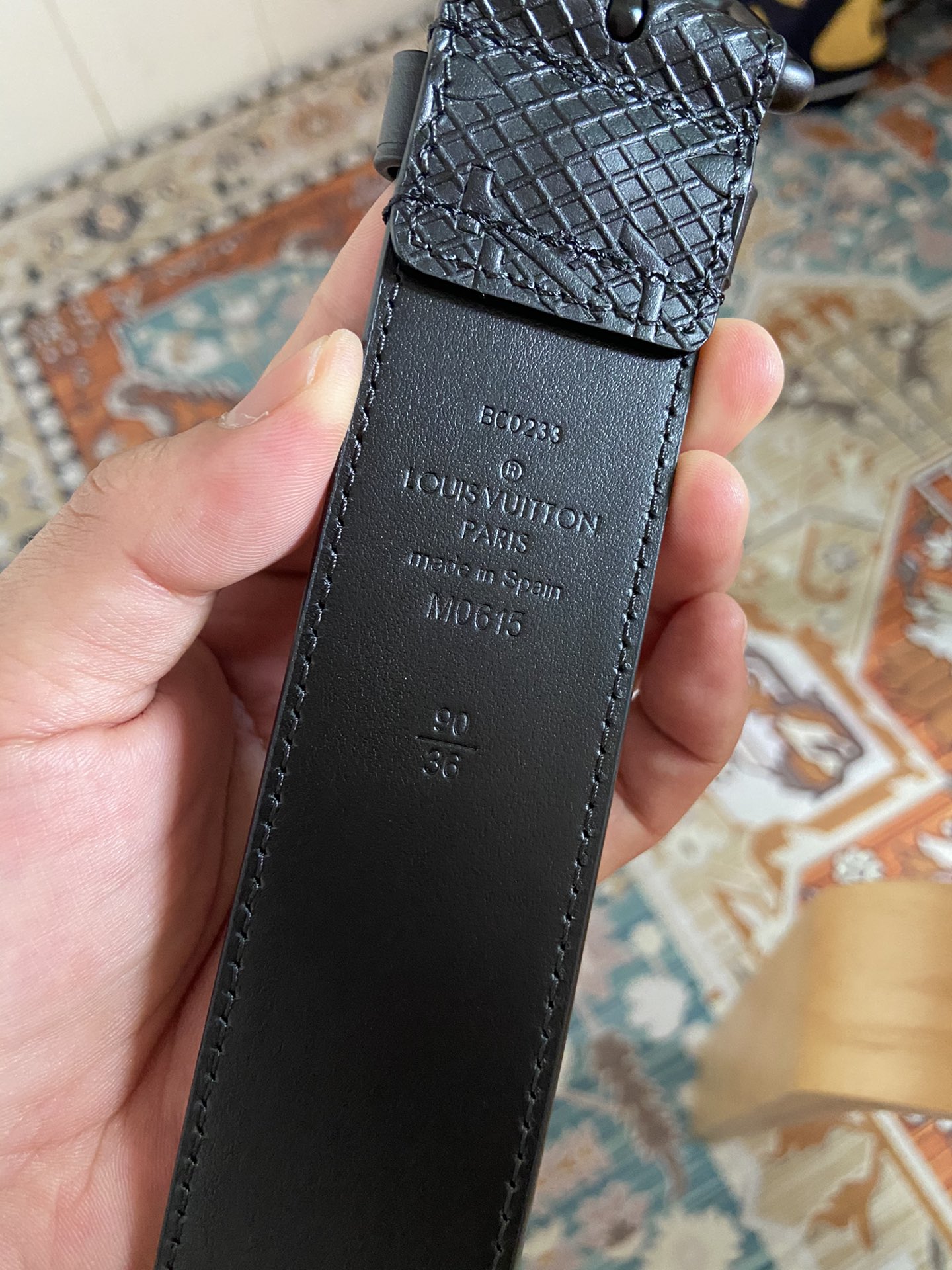 Louis Vuitton 代购版新品 LV男士腰带取材进口专款面料， 压花牛皮，方形搭扣，传递内敛与雅致，休闲 ，宽度4.0CM