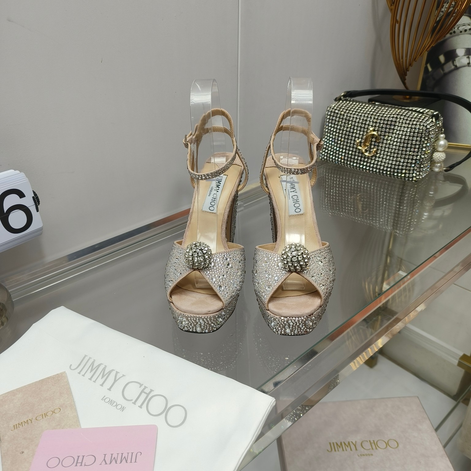 NO:234998,JIMMY CHOO latest model, top quality, luxurious, noble and elegant pearl sandals beautiful to the sky, sheepskin fabric, hot diamond series lambskin lining, A-grade genuine leather sole, heel height: 11cm water table 2cm Size: 35-39 (customized 34 40 41 non-returning), high heels, jimmy choo, sandals, high heels, sheepskin, Leather soles19860909JIMMY CHOO最新款、顶级品质、奢华高贵典雅珍珠凉鞋美出天际、羊筋面料 烫钻系列小羊皮内里、A级真皮大底、 跟高:11cm水台2cm 码数:35-39 (定制34 40 41不退换),高跟鞋,jimmy choo,sandals,high heels,sheepskin,Leather soles,Women's Shoes