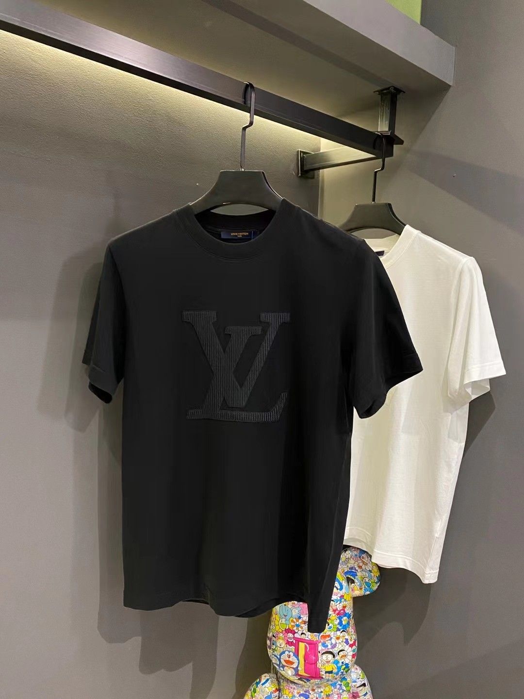 Louis Vuitton Clothing T-Shirt Same as Original
 Black White Spring/Summer Collection Fashion Short Sleeve