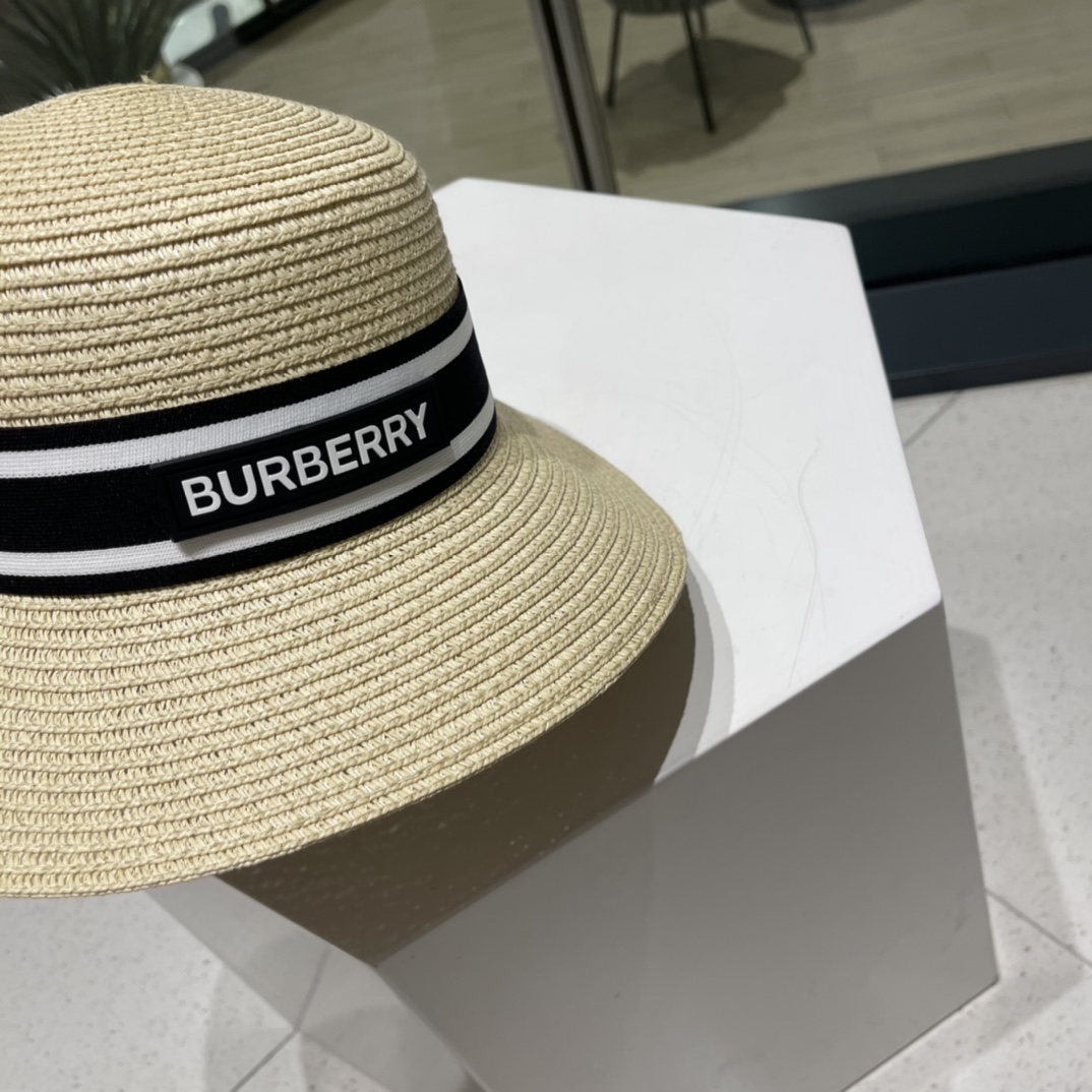 【burberry巴宝莉】新款小香度假风大沿盆帽草帽，旅行必备，超好搭配，赶紧入手！