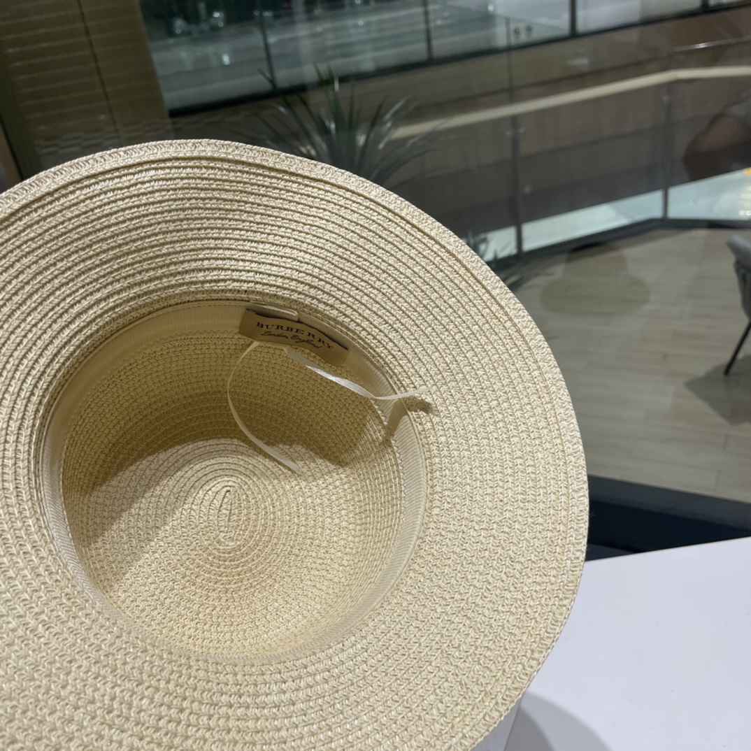 【burberry巴宝莉】新款小香度假风大沿盆帽草帽，旅行必备，超好搭配，赶紧入手！