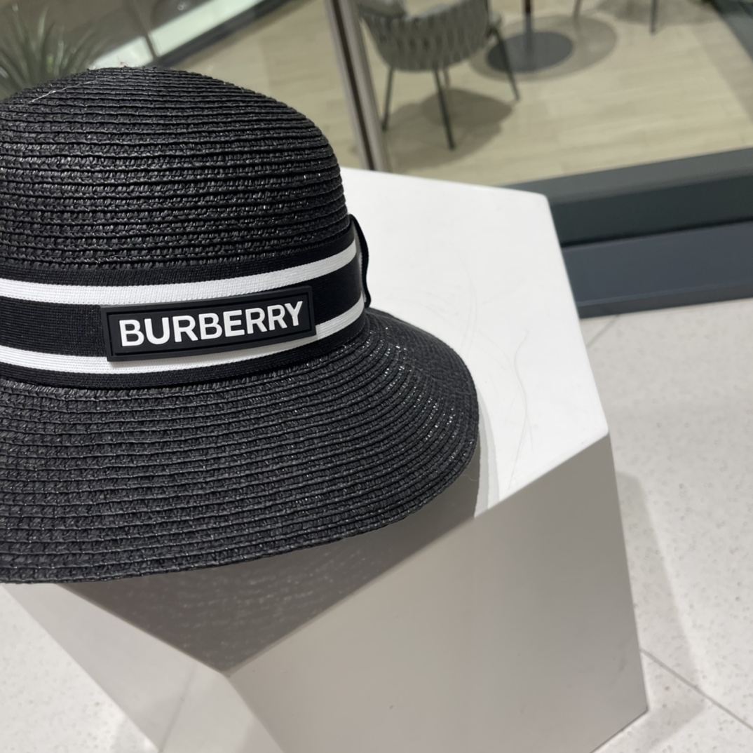 【burberry巴宝莉】新款小香度假风大沿盆帽草帽，旅行必备，超好搭配，赶紧入手！