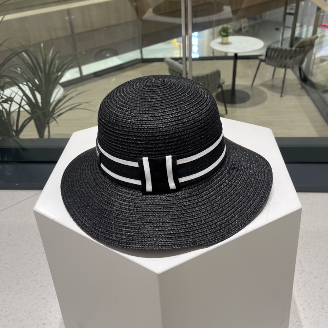 【burberry巴宝莉】新款小香度假风大沿盆帽草帽，旅行必备，超好搭配，赶紧入手！