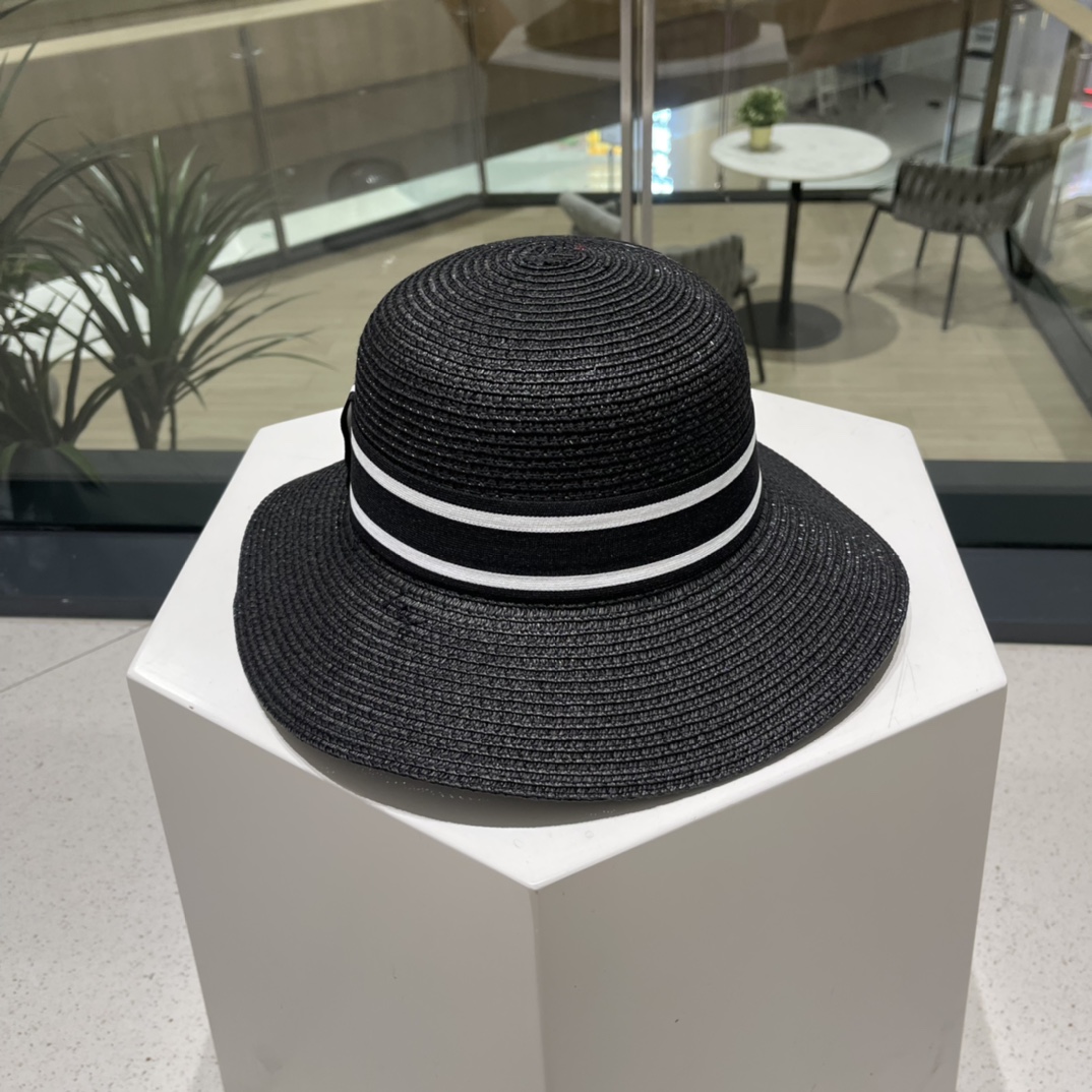 【burberry巴宝莉】新款小香度假风大沿盆帽草帽，旅行必备，超好搭配，赶紧入手！