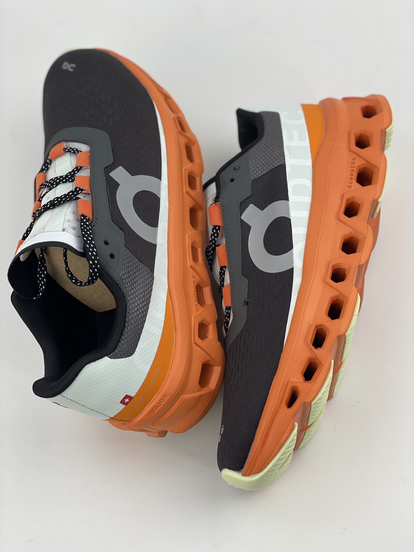 On Cloudmonster outdoor lightweight low-cut running shoes