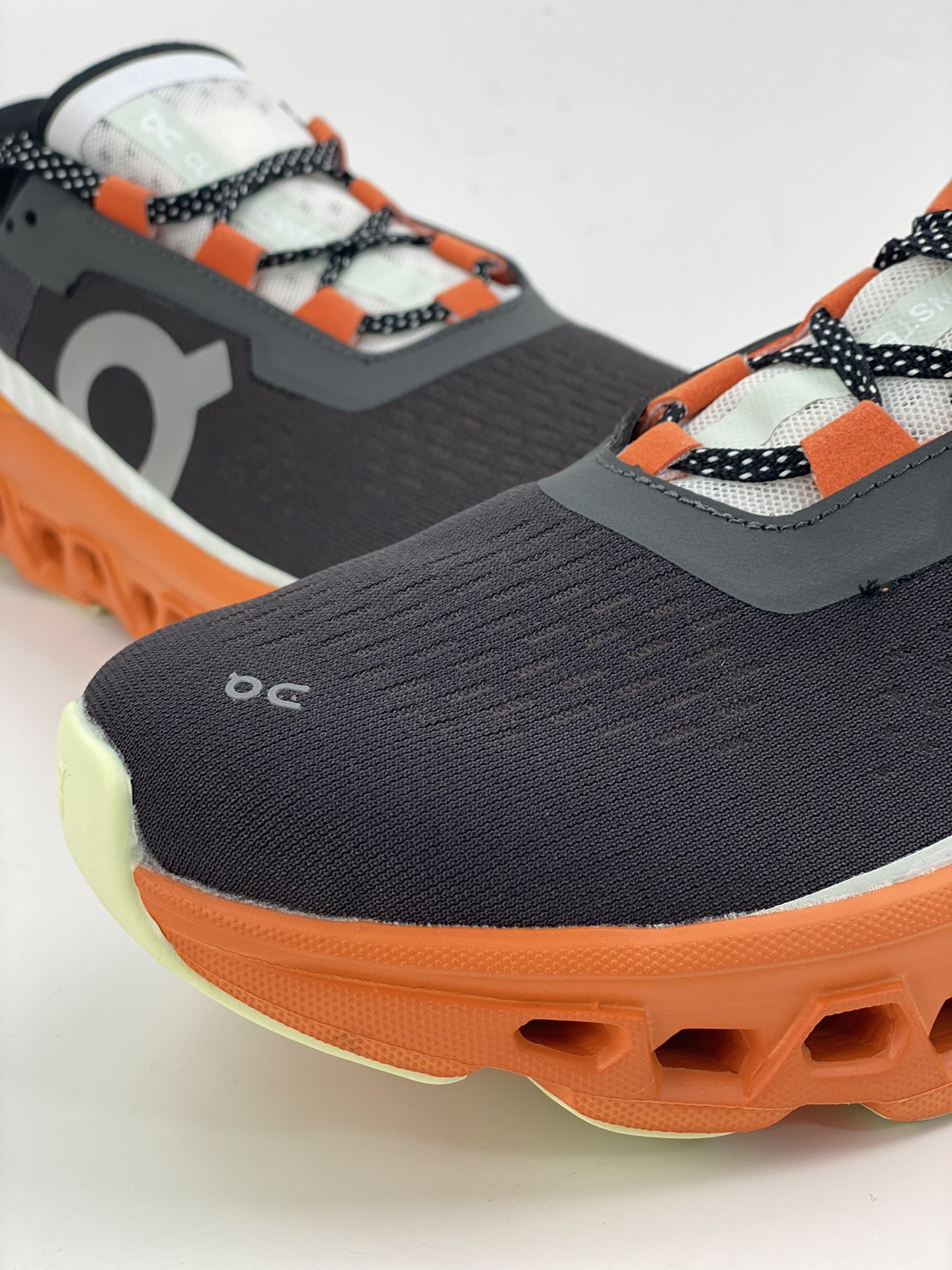 On Cloudmonster outdoor lightweight low-cut running shoes