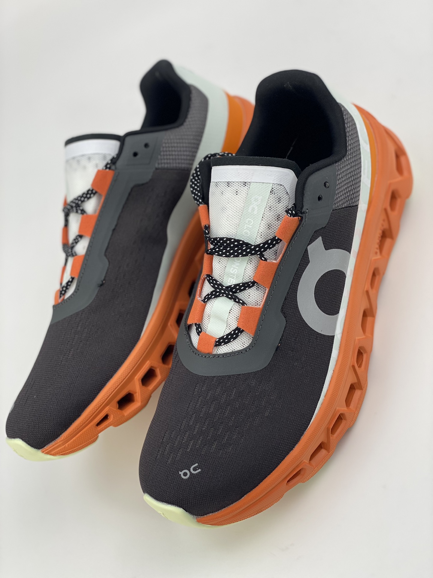 On Cloudmonster outdoor lightweight low-cut running shoes