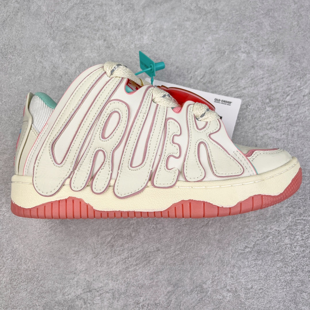 图片[6]-＃特价福利 OLD ORDER Skater 001 联名复古时尚滑板鞋面包鞋 复古滑板鞋 风格回潮 OLD ORDER 品牌推出了原创鞋款SKATER-001 一双兼具了运动与潮流复古属性的高品质球鞋 产品设计开发历时8个月 鞋底模具经历3次调整 鞋面打样经历5次调整 只为把高品质的产品状态带给各位 SKATER-001设计风格以上世纪80-90年代经典滑板鞋为灵感 将原汁原味的复古风格赋予全新的工艺质感 明亮活泼的设计风格 融入My Melody伙伴们的元素 多种面料和颜色的选择 赋予生生不息的潮流活力 独特附赠可拆卸卡通形象3D鞋面装饰 不止点缀 还有玩乐 以复古玩具为灵感打造的收藏鞋盒 与孩童时期的自己产生共鸣 创造难忘的开箱体验 尺码 36 37 38 39 40 41 42 43 44 45-选品中心