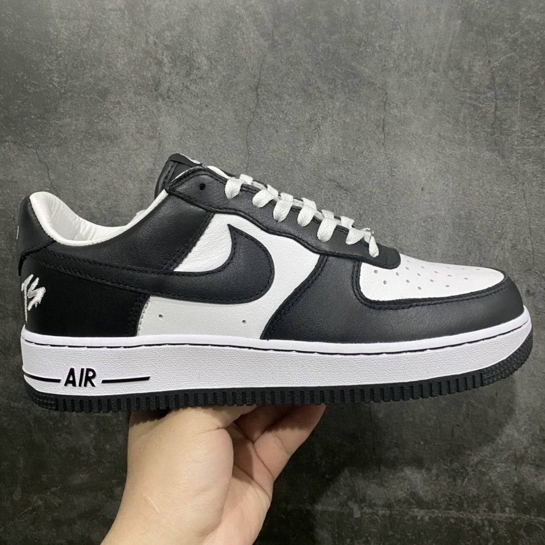 【Top纯原】Terror Squad x Nk Air Force 1\’07 Low 联名款空军一号低帮休闲板鞋货号：DR9868-102n区别之前出货所有版本 正确鞋盒原厂定制皮料 质感满满 配置直接拉满n原楦原纸板 纯正版型 高清洁度 内置全掌气垫 尺码：36 36.5 37.5 38 38.5 39 40 40.5 41 42 42.5 43 44 44.5 45 46 47.5-莆田鞋批发中心