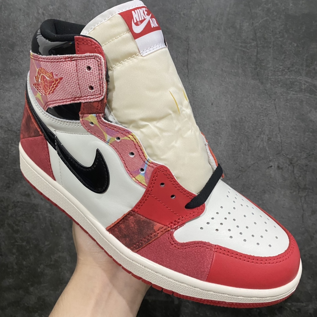 图片[3]-【God版本】Air Jordan AJ1 “Next Chapter” 蜘蛛侠2.0 DV1748-601nn出货即巅峰 首批少量出货n目前最早出货的顶级版本n后续各大厂顶级也会陆续出货nn所有材料均同步xc原厂采购鞋身采用原厂头层牛皮与多种漆皮 翻毛皮等拼接而成n市面版本皮料质感达不到公司货效果原厂后跟定型效果 鞋反口V字定型完美n正确Logo飞翼效果 原厂织唛标原档案大底 夜光效果满分n整体工艺复杂 首批出货不多高价零售首选版本 欢迎推广n 尺码：40 40.5 41 42 42.5 43 44 44.5 45 45.5 46 47.5-莆田鞋批发中心