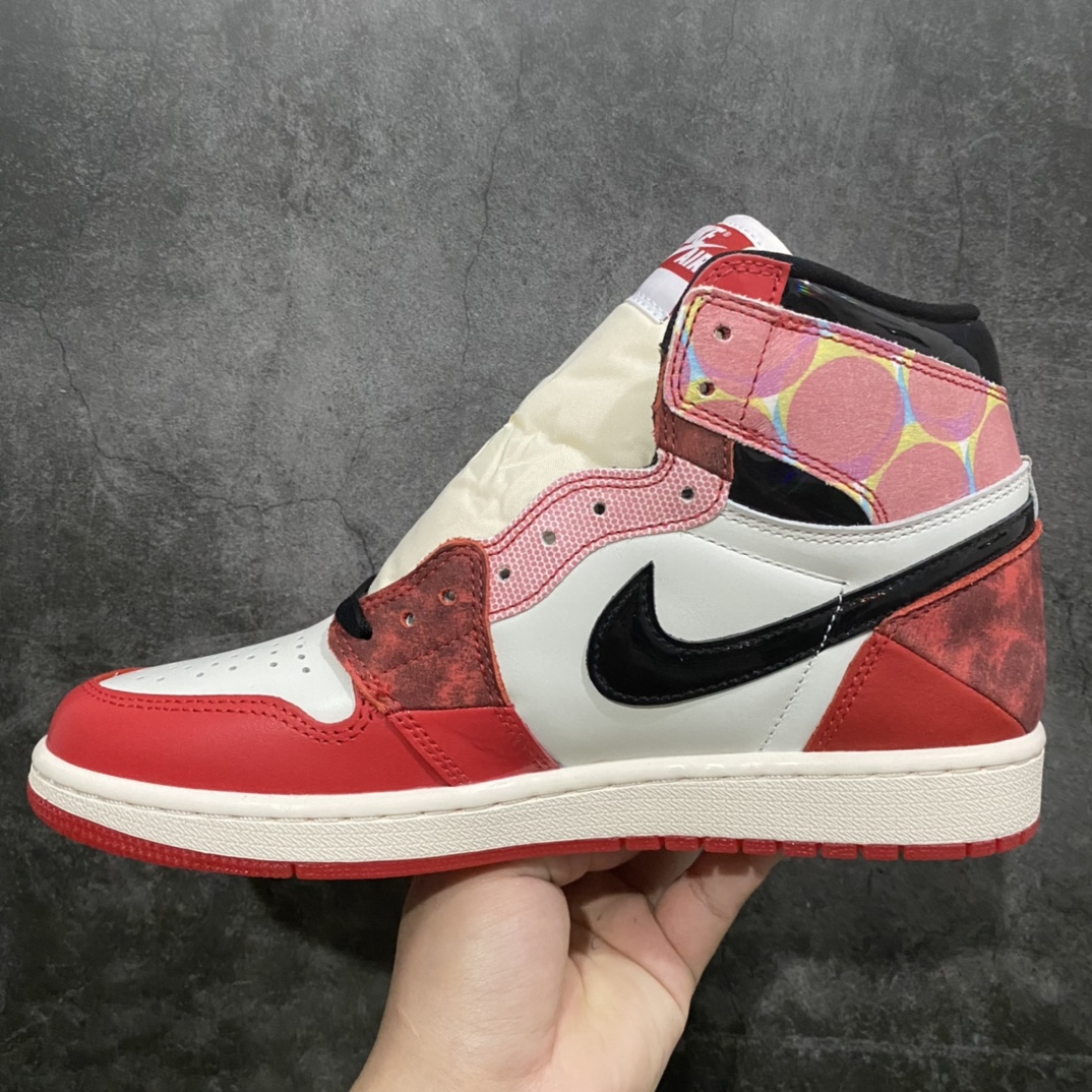 图片[2]-【God版本】Air Jordan AJ1 “Next Chapter” 蜘蛛侠2.0 DV1748-601nn出货即巅峰 首批少量出货n目前最早出货的顶级版本n后续各大厂顶级也会陆续出货nn所有材料均同步xc原厂采购鞋身采用原厂头层牛皮与多种漆皮 翻毛皮等拼接而成n市面版本皮料质感达不到公司货效果原厂后跟定型效果 鞋反口V字定型完美n正确Logo飞翼效果 原厂织唛标原档案大底 夜光效果满分n整体工艺复杂 首批出货不多高价零售首选版本 欢迎推广n 尺码：40 40.5 41 42 42.5 43 44 44.5 45 45.5 46 47.5-莆田鞋批发中心