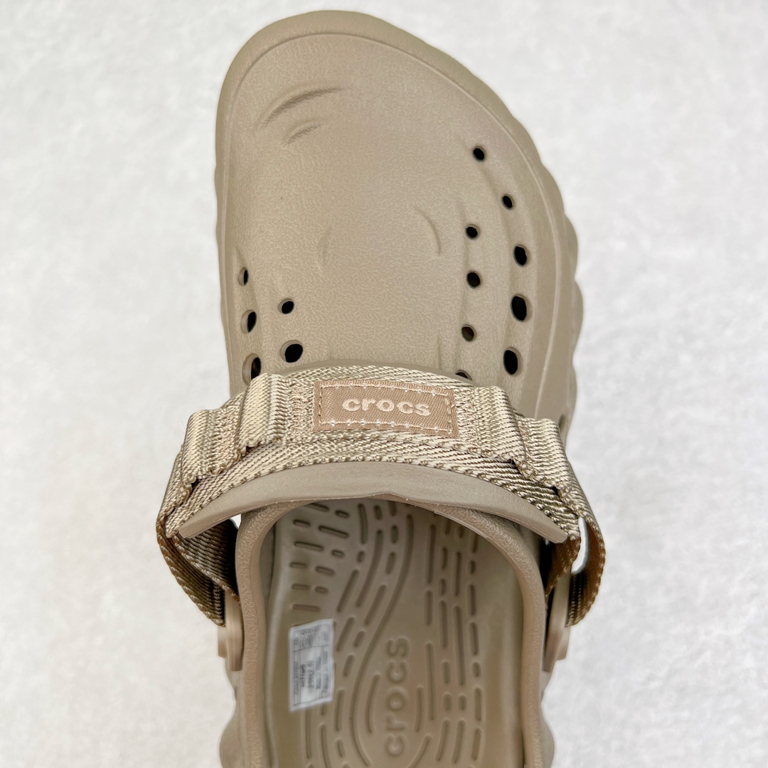 图片[4]-零售💰190 ＃DG莞产 Crocs Realtree 卡骆驰波波运动沙滩洞洞拖鞋凉鞋 超强LiteRide科技缓震鞋垫加持 官方2023最新款 透明防水袋包装 注意配件需单独购买 超轻Croslite专利材料打造 鞋面更加耐用易清洗 该鞋款轻盈舒适 2002年 经典克骆格诞生 秉承外形简单 穿着舒适的初衷 不断为消费者带来舒适的穿着体验 穿出“趣”味 鞋面洞洞可搭彰显个性的智必星 一鞋两穿 可调节式后跟带增添鞋身的稳固性能 放前面变成愜意舒适的凉拖 放后面行走跑跳更加稳妥 Croslite ™材料 封闭式细胞树脂 能够在体温作用下自动变形以适应脚部形状 涉水性优秀的同时易于清洁 抓地力强 不易打滑 Crocs的核心理念：轻便 灵活 全方位的舒适感 同步官方尺码：M4（36-37） M5（37-38）M6（38-39）M7（39-40）M8（41-42）M9（42-43）M10（43-44）M11（45-46） 编码：by1936090-运动鞋