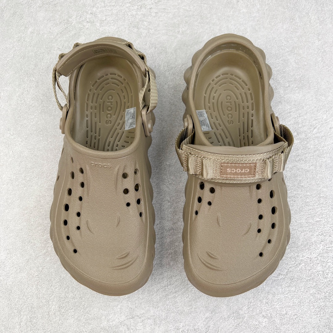 图片[2]-零售💰190 ＃DG莞产 Crocs Realtree 卡骆驰波波运动沙滩洞洞拖鞋凉鞋 超强LiteRide科技缓震鞋垫加持 官方2023最新款 透明防水袋包装 注意配件需单独购买 超轻Croslite专利材料打造 鞋面更加耐用易清洗 该鞋款轻盈舒适 2002年 经典克骆格诞生 秉承外形简单 穿着舒适的初衷 不断为消费者带来舒适的穿着体验 穿出“趣”味 鞋面洞洞可搭彰显个性的智必星 一鞋两穿 可调节式后跟带增添鞋身的稳固性能 放前面变成愜意舒适的凉拖 放后面行走跑跳更加稳妥 Croslite ™材料 封闭式细胞树脂 能够在体温作用下自动变形以适应脚部形状 涉水性优秀的同时易于清洁 抓地力强 不易打滑 Crocs的核心理念：轻便 灵活 全方位的舒适感 同步官方尺码：M4（36-37） M5（37-38）M6（38-39）M7（39-40）M8（41-42）M9（42-43）M10（43-44）M11（45-46） 编码：by1936090-运动鞋